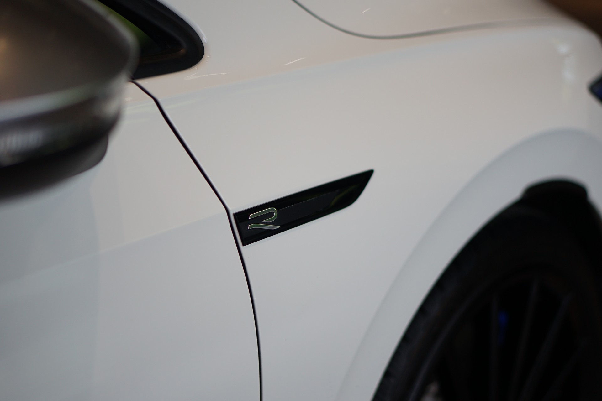 VW Golf 2.0 TSI R DSG 4Motion-image-12