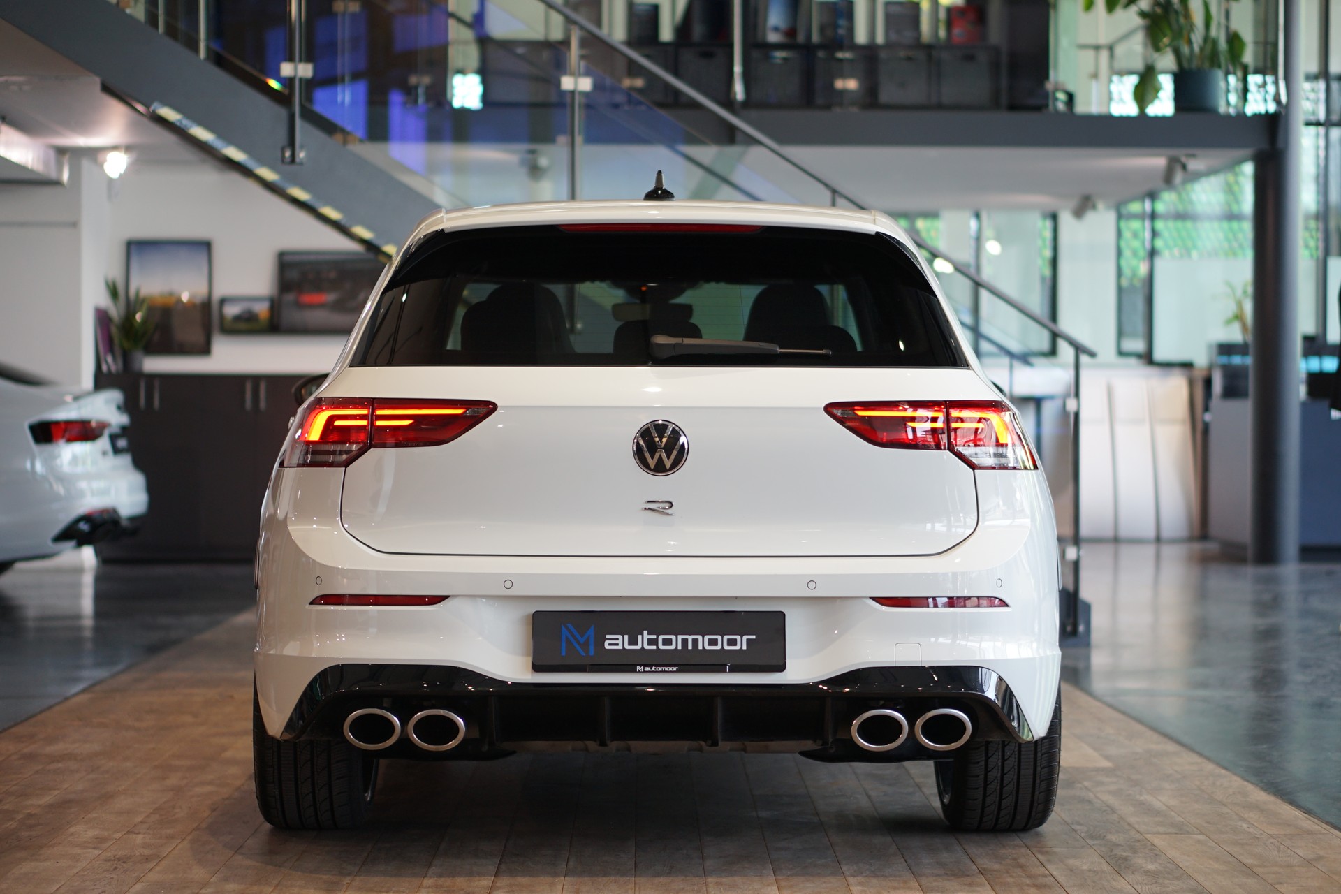 VW Golf 2.0 TSI R DSG 4Motion-image-4