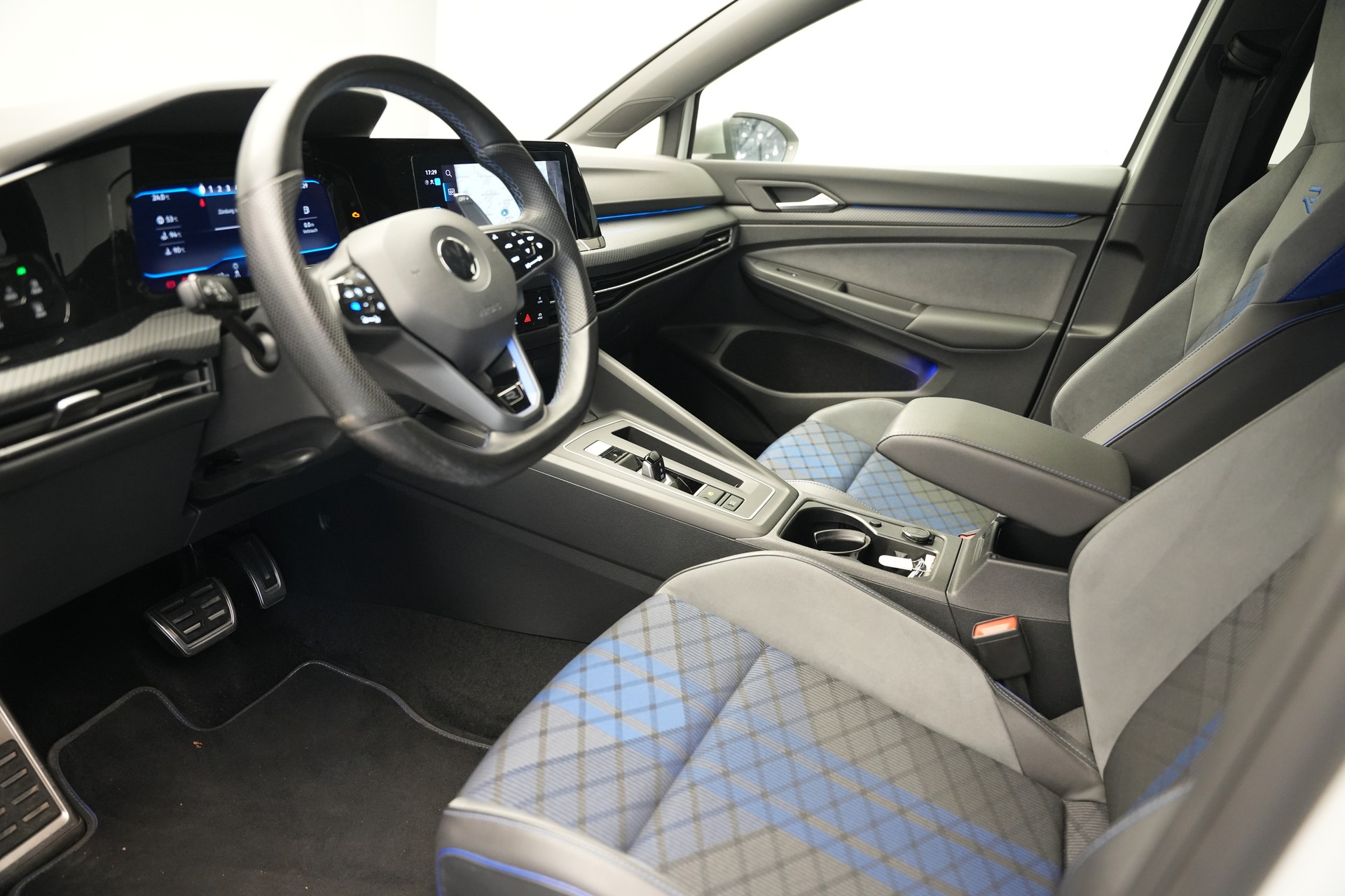 VW Golf 2.0 TSI R DSG 4Motion-image-10