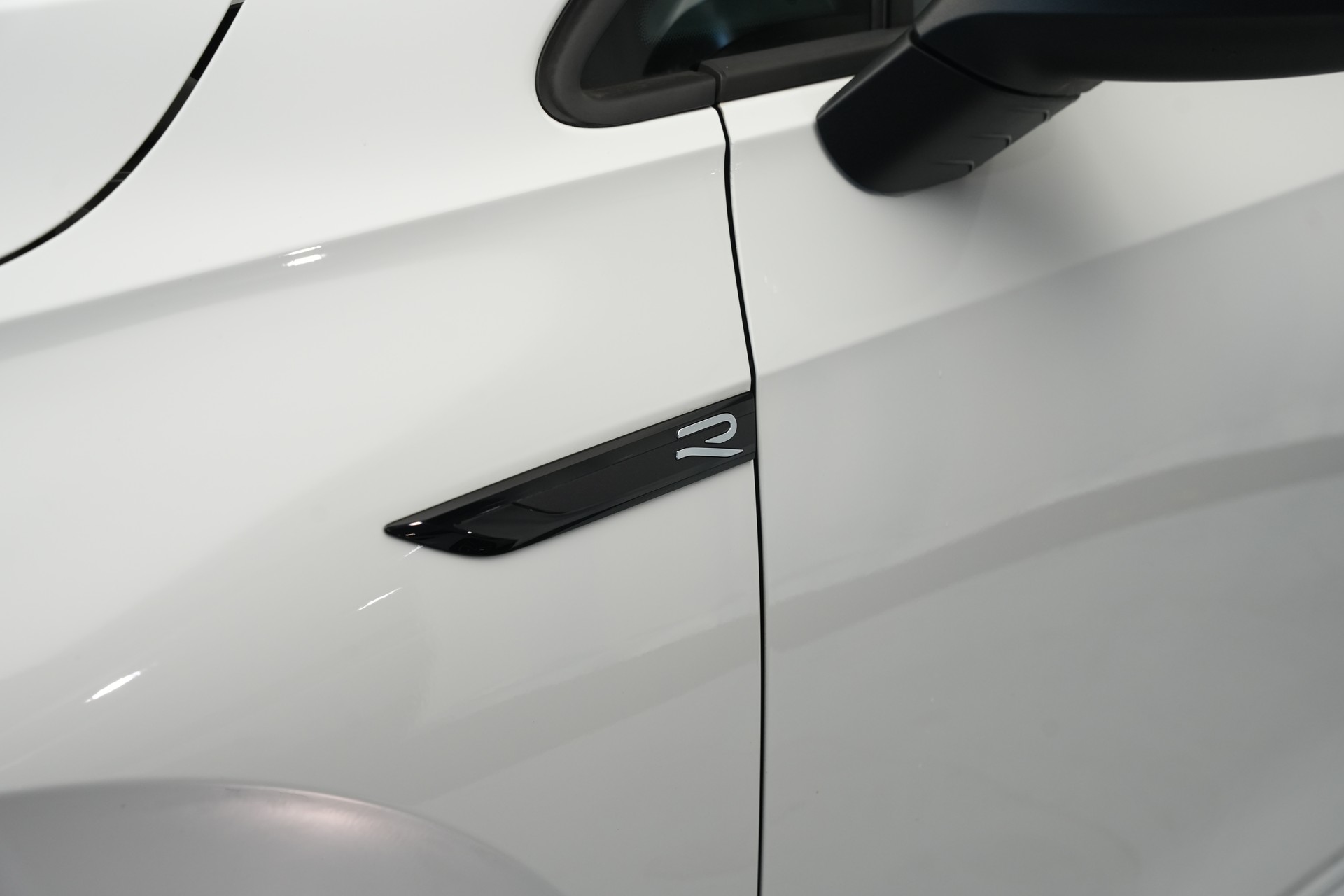 VW Golf 2.0 TSI R DSG 4Motion-image-35