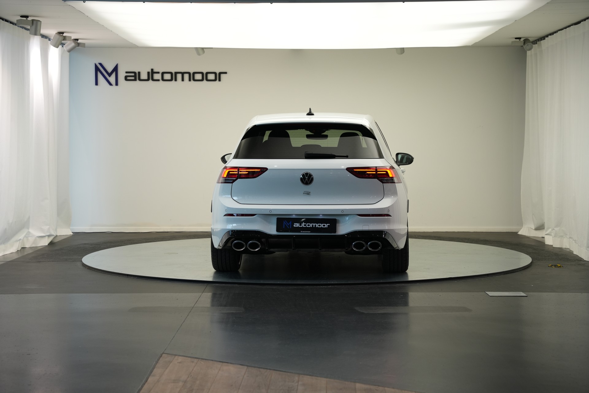 VW Golf 2.0 TSI R DSG 4Motion-image-5