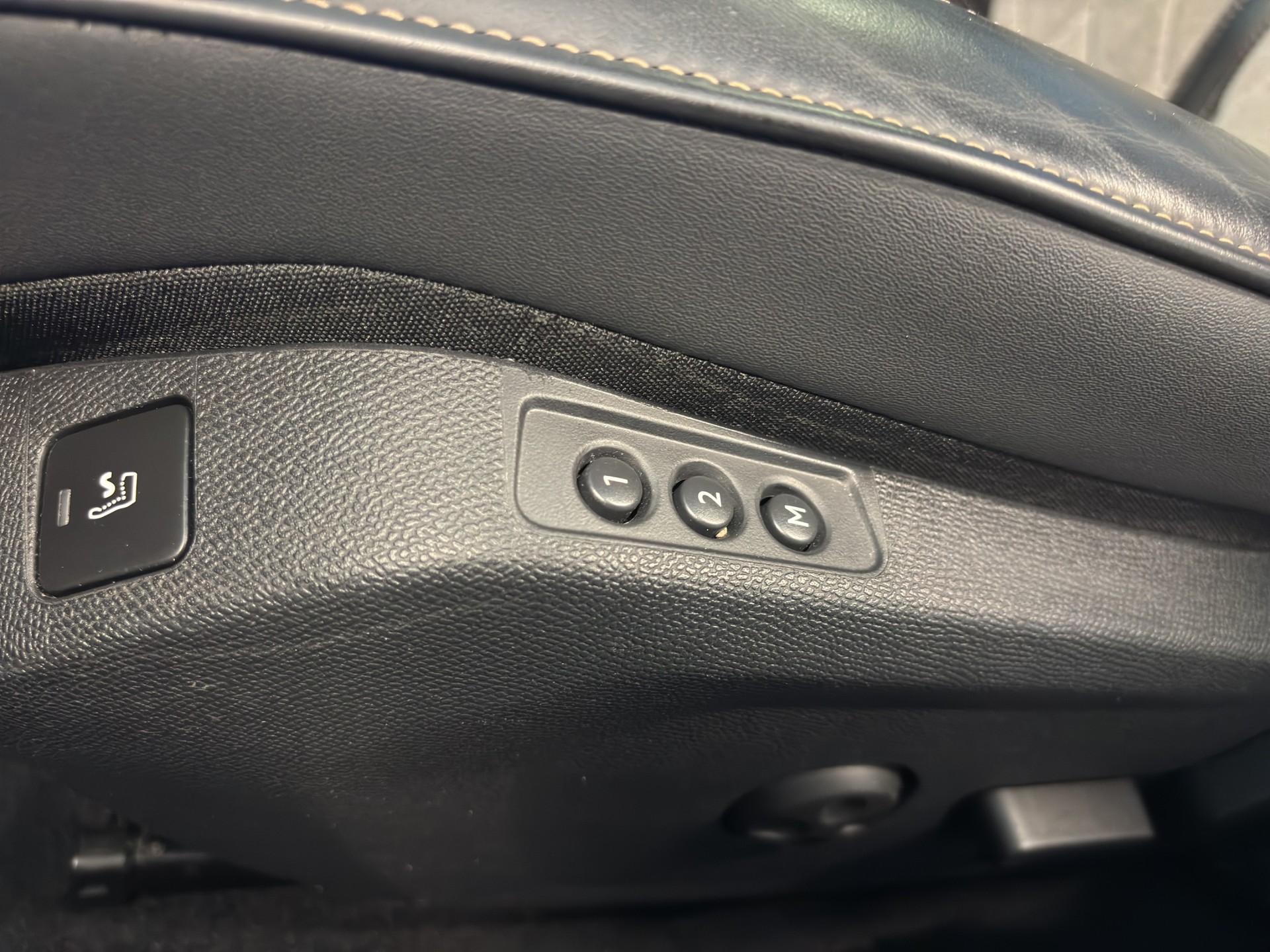PEUGEOT 508 SW 1.6 PHEV Allure EAT8-image-17