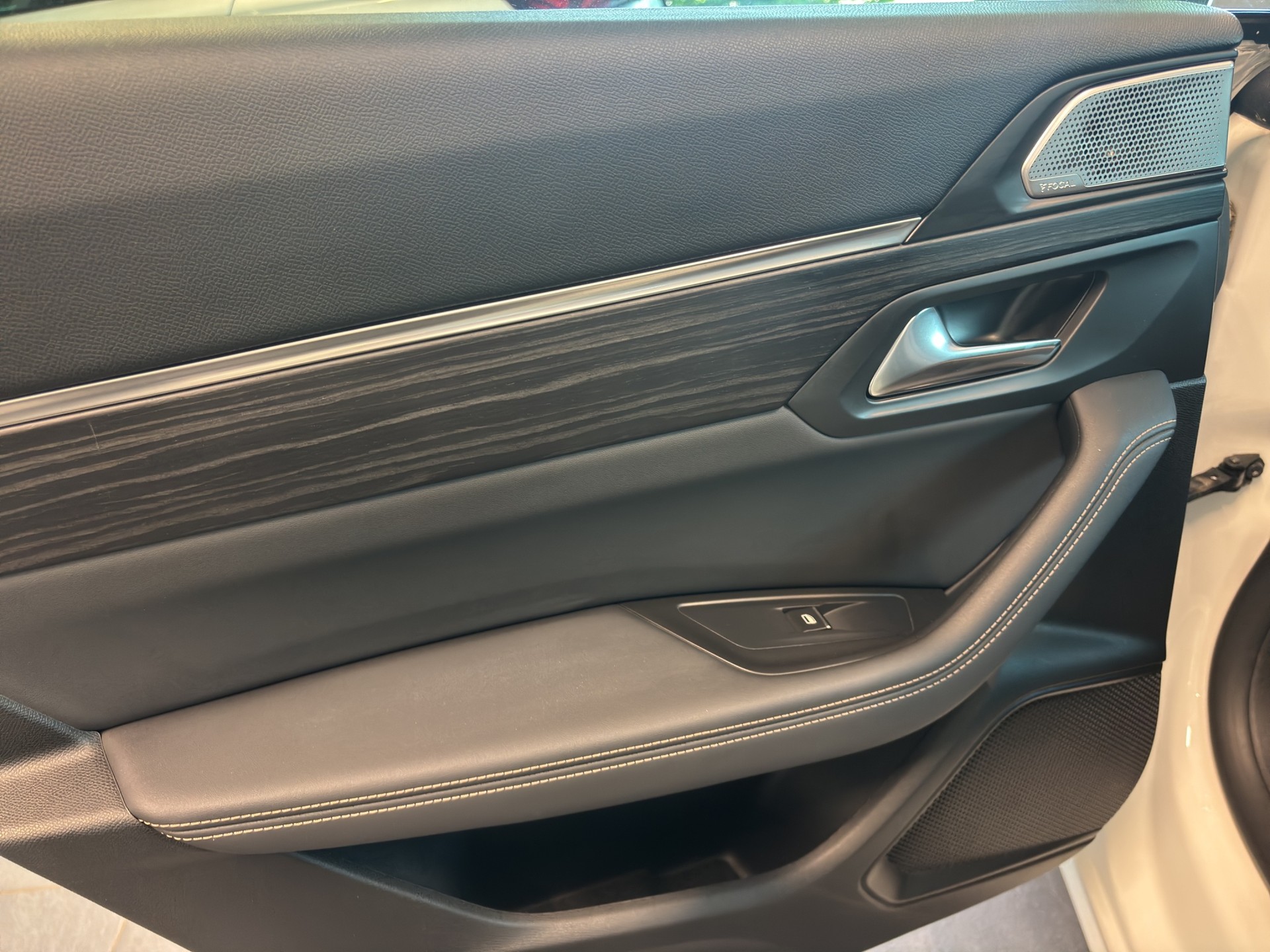PEUGEOT 508 SW 1.6 PHEV Allure EAT8-image-16