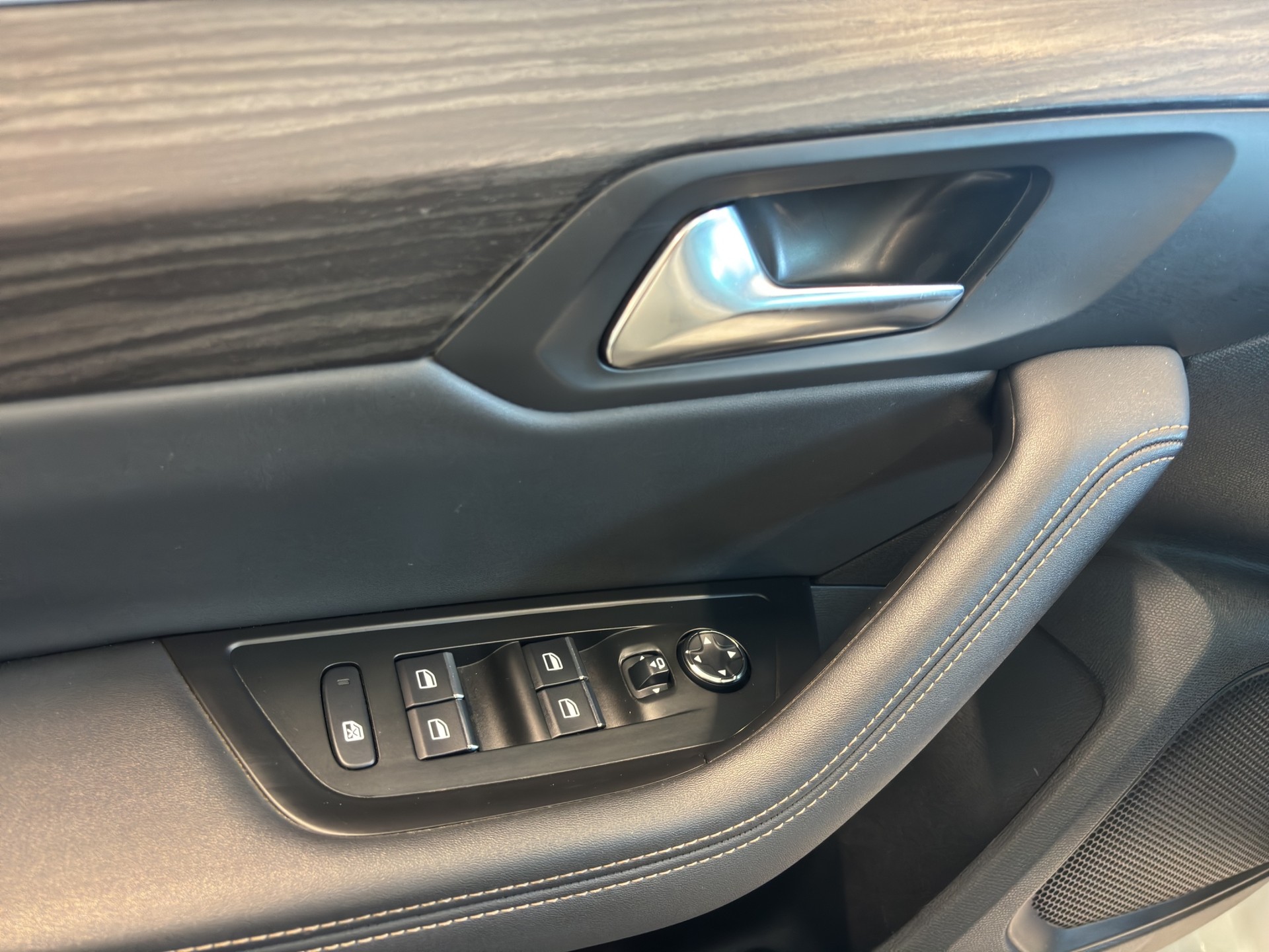 PEUGEOT 508 SW 1.6 PHEV Allure EAT8-image-28