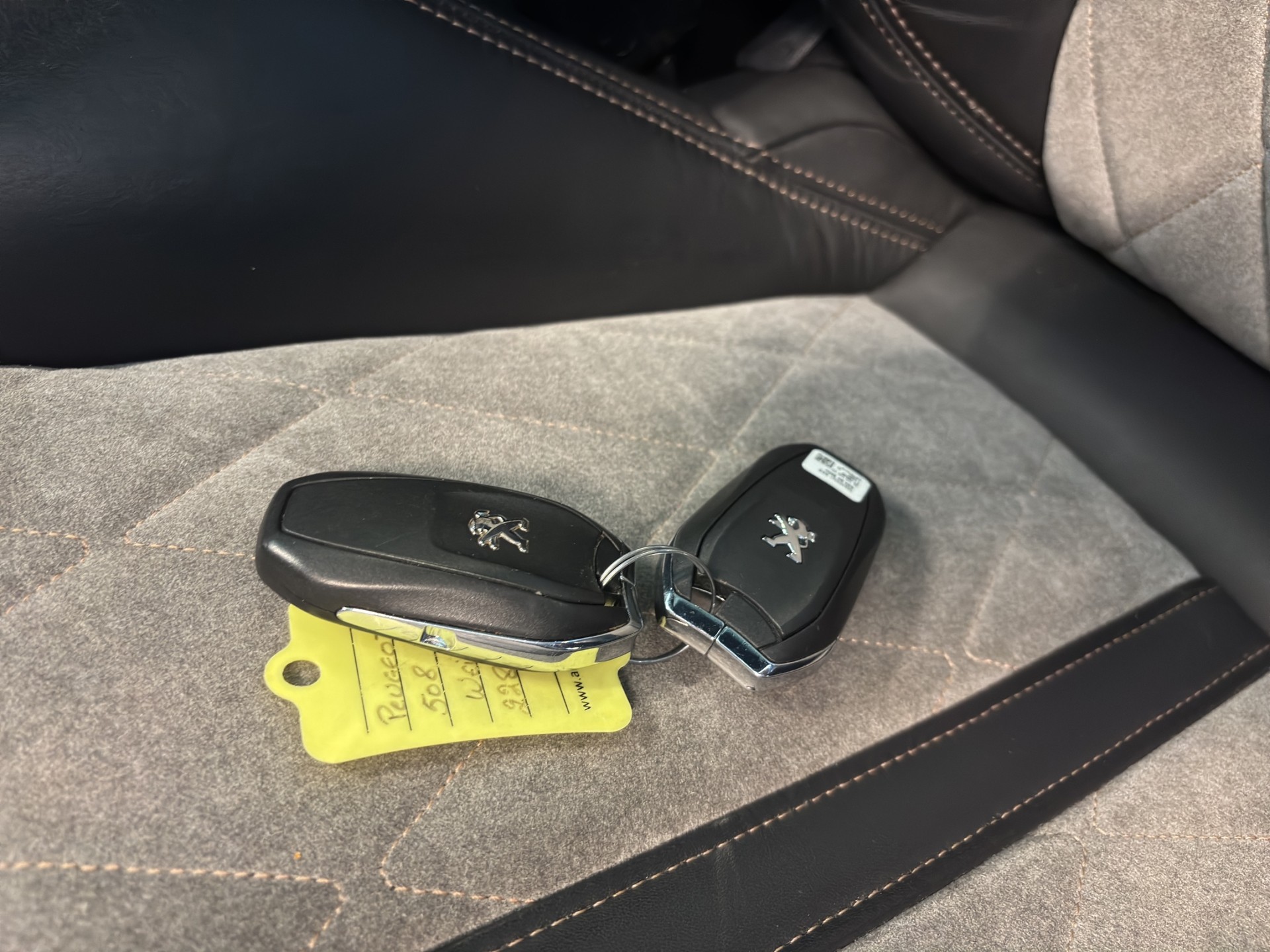 PEUGEOT 508 SW 1.6 PHEV Allure EAT8-image-15