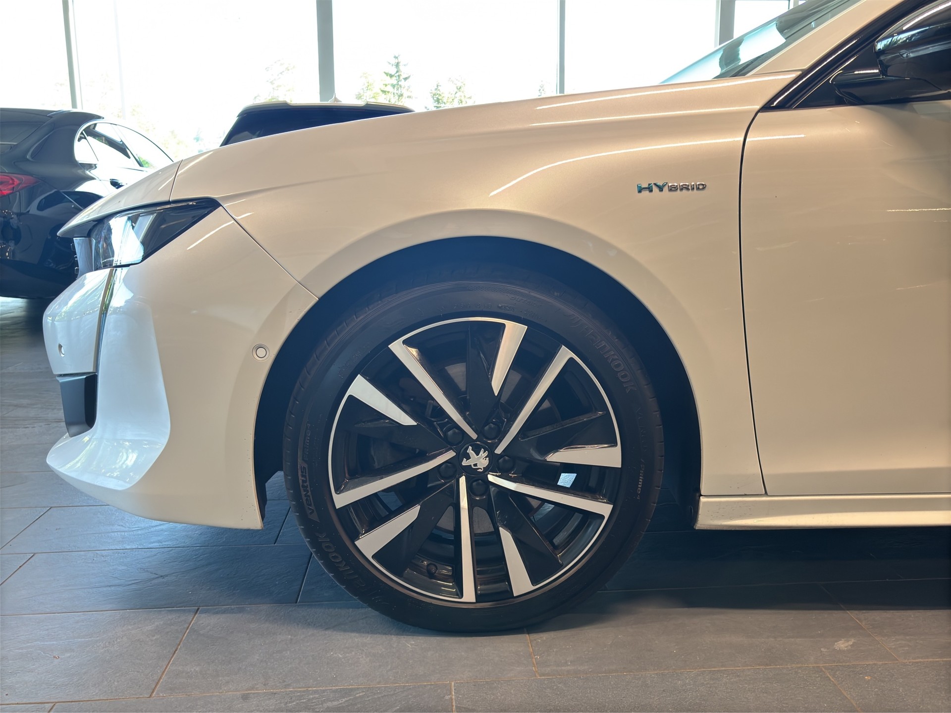PEUGEOT 508 SW 1.6 PHEV Allure EAT8-image-12