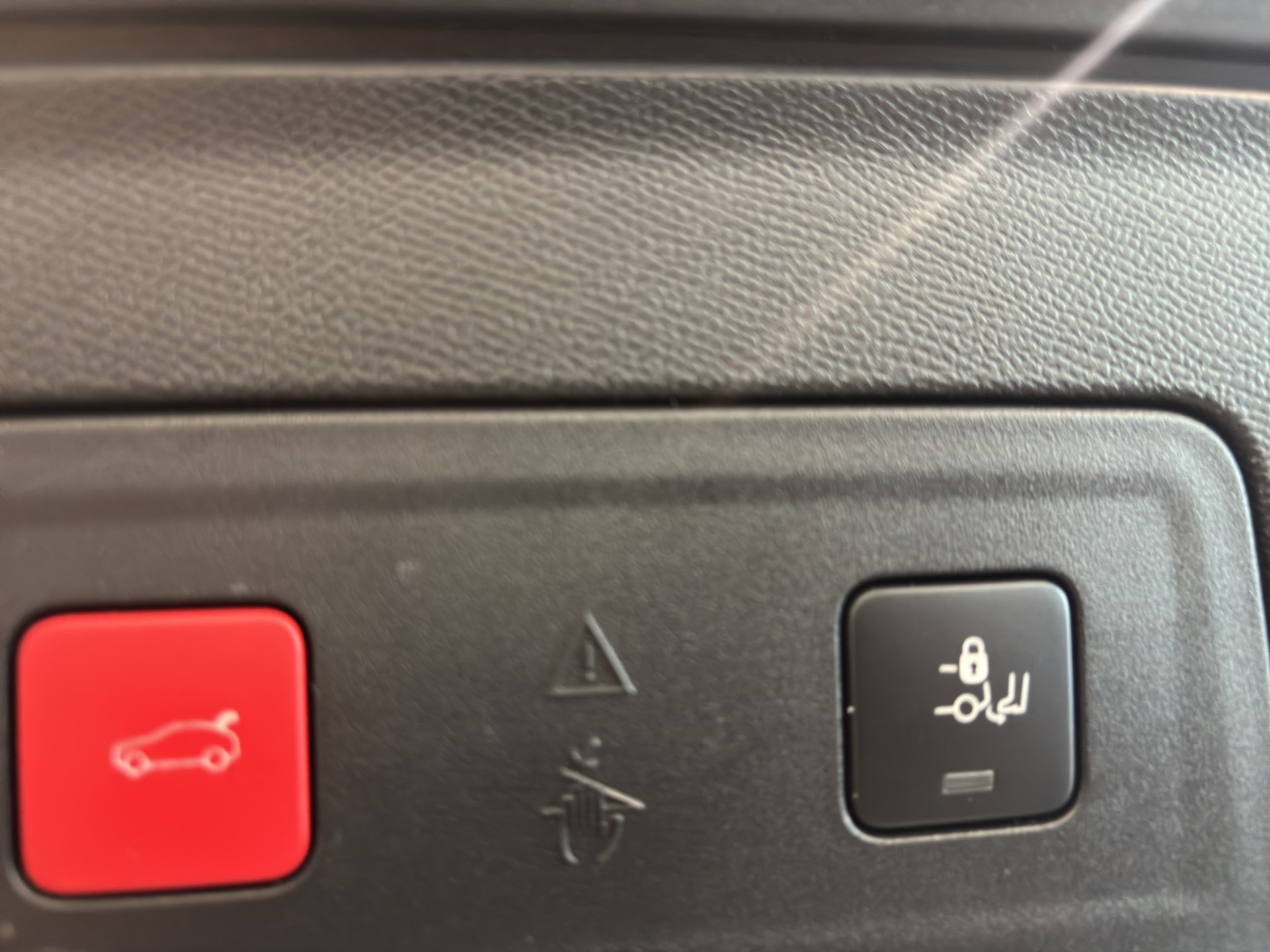 PEUGEOT 508 SW 1.6 PHEV Allure EAT8-image-18