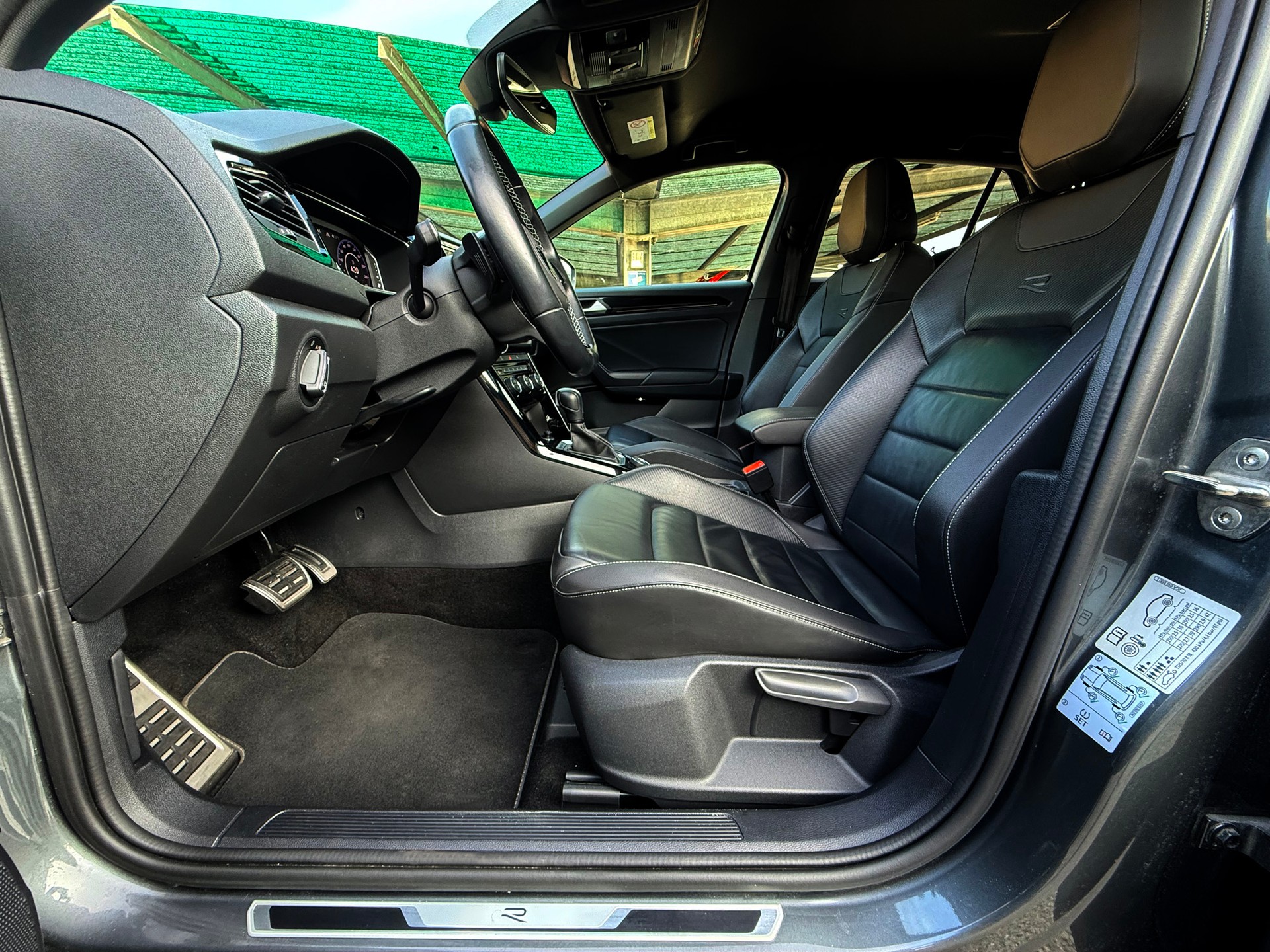 VW T-Roc 2.0 TSI R DSG 4Motion-image-6