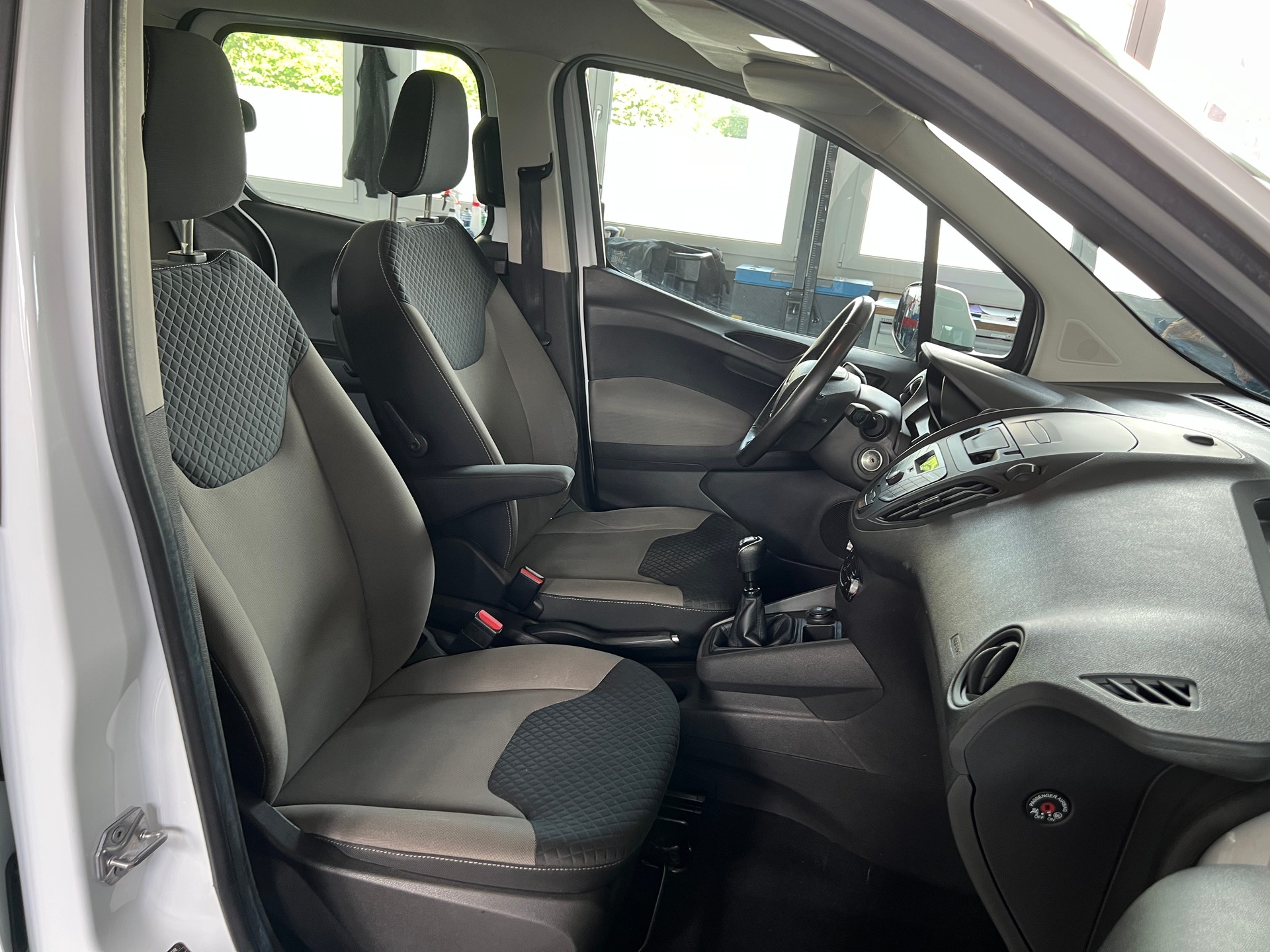 FORD Tourneo Courier 1.0 SCTi Trend-image-6