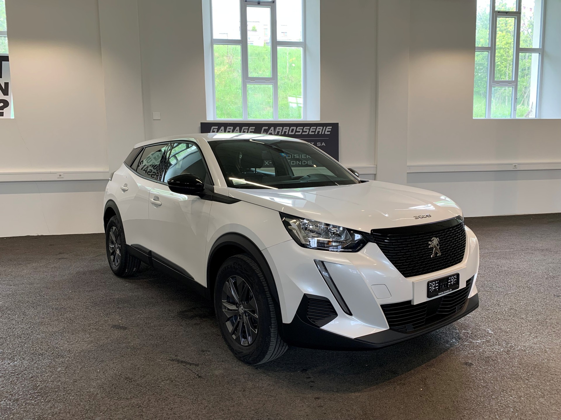 PEUGEOT 2008 1.2 PureTech Active Pack EAT8-image-2