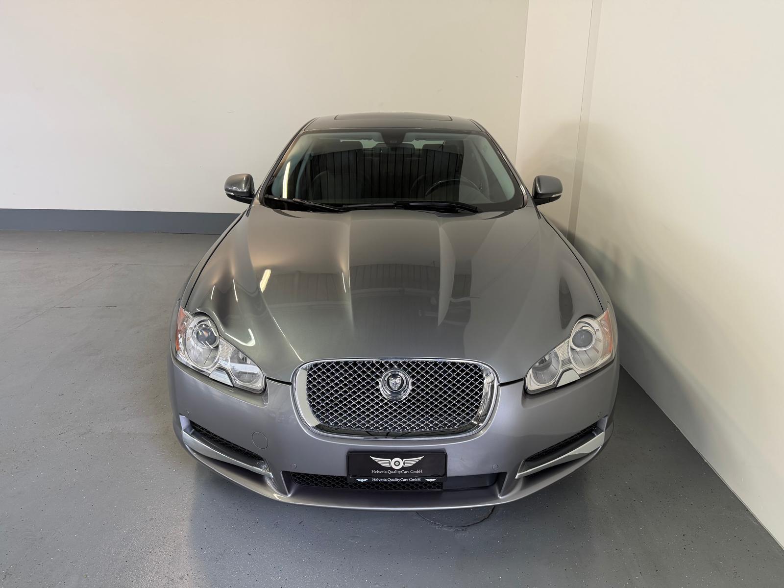 JAGUAR XF 3.0d S V6 Premium Luxury-showroom-element-3