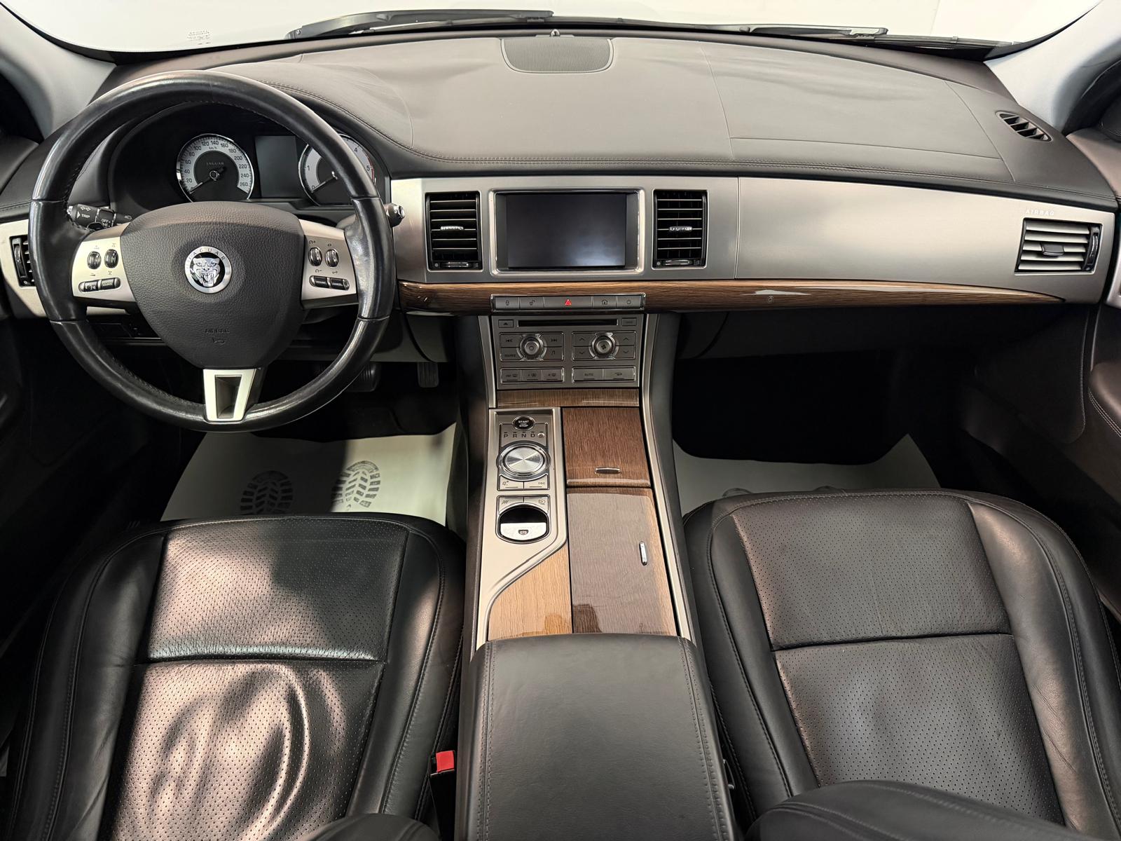 JAGUAR XF 3.0d S V6 Premium Luxury-image-12