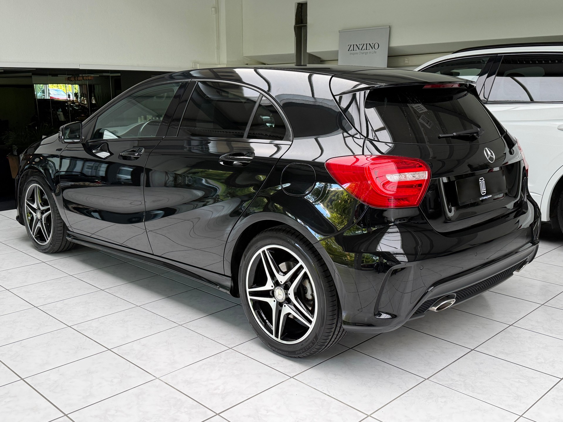 MERCEDES-BENZ A 200 CDI AMG Line 4Matic 7G-DCT-image-2