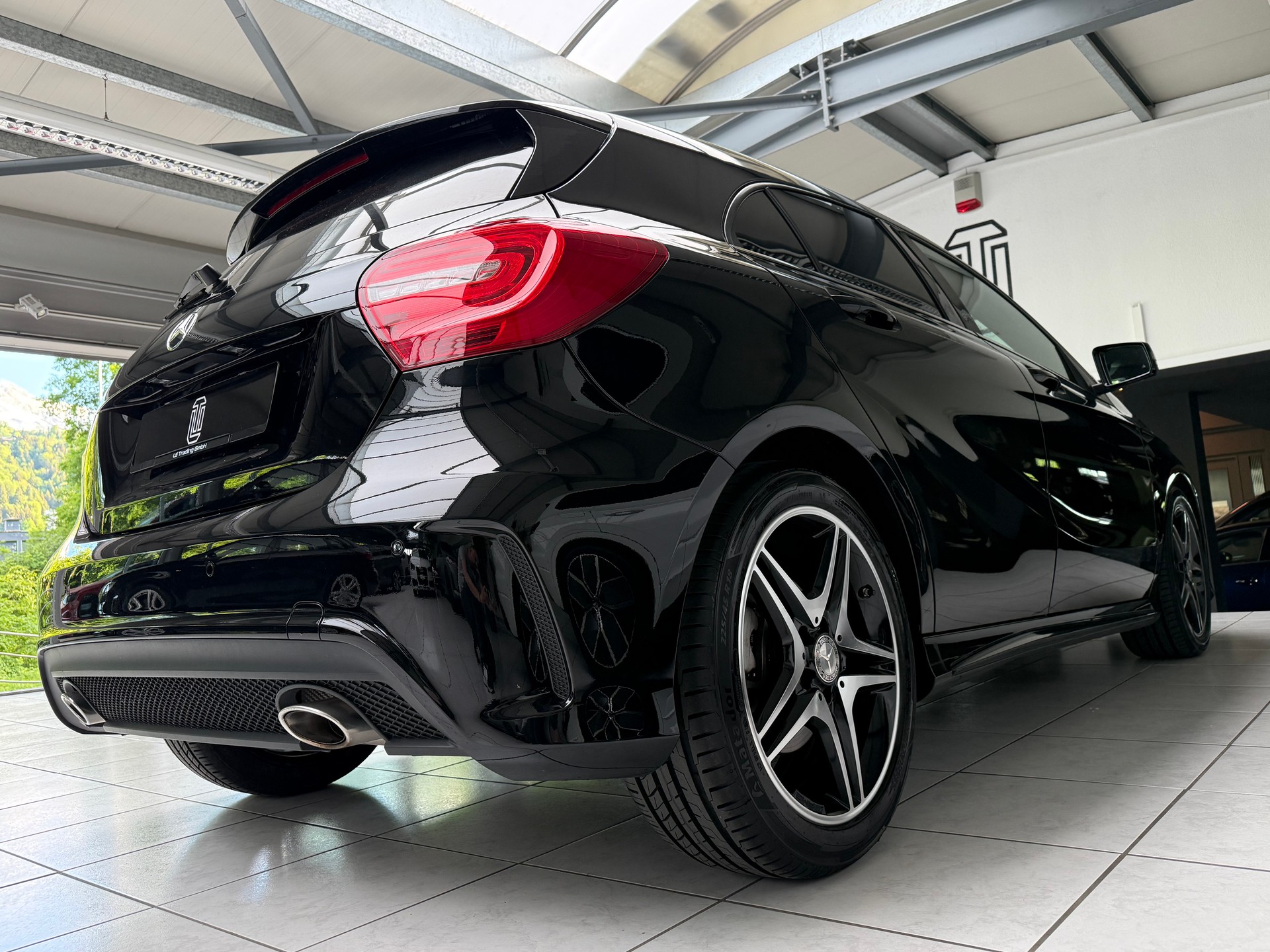 MERCEDES-BENZ A 200 CDI AMG Line 4Matic 7G-DCT-image-4