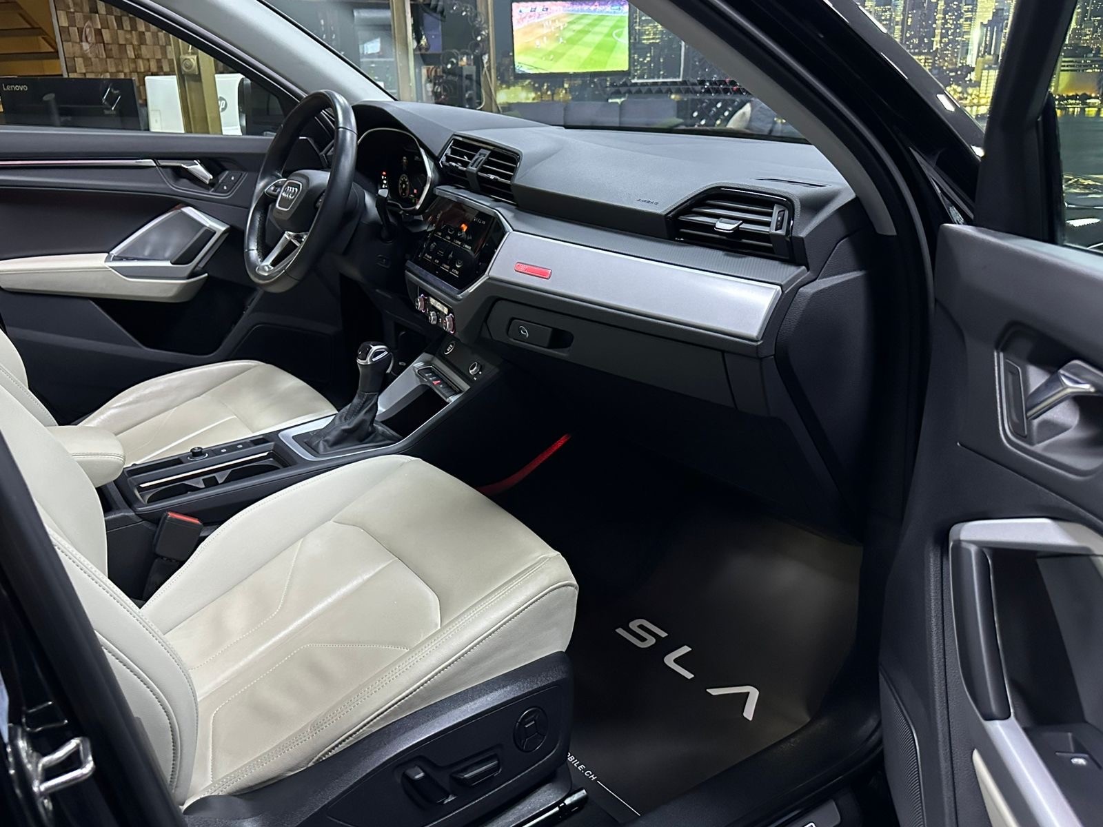 AUDI Q3 35 TFSI S line Attraction S-tronic / CH Fz aus 1 Hand / Vollausstattung-image-7