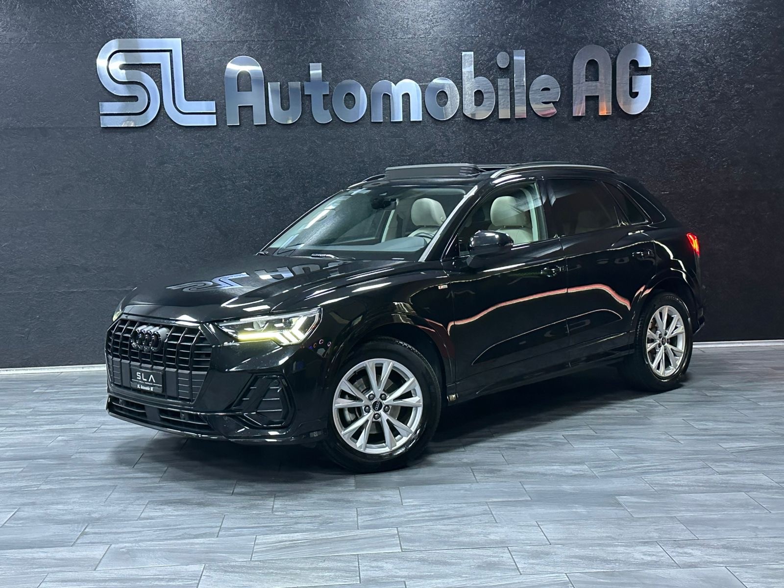 AUDI Q3 35 TFSI S line Attraction S-tronic / CH Fz aus 1 Hand / Vollausstattung