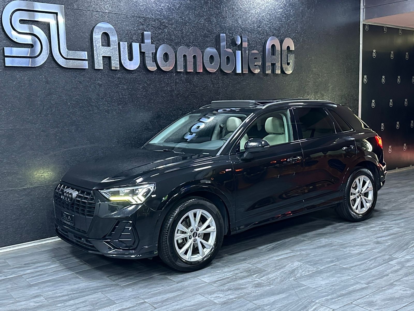 AUDI Q3 35 TFSI S line Attraction S-tronic / CH Fz aus 1 Hand / Vollausstattung-showroom-element-2