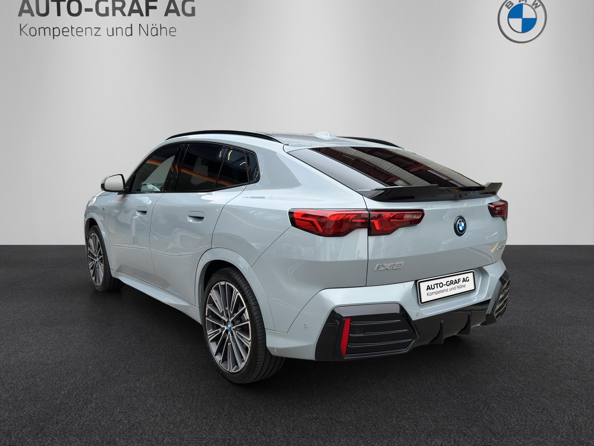 BMW iX2 xDrive 30 M Sport Pro-image-2