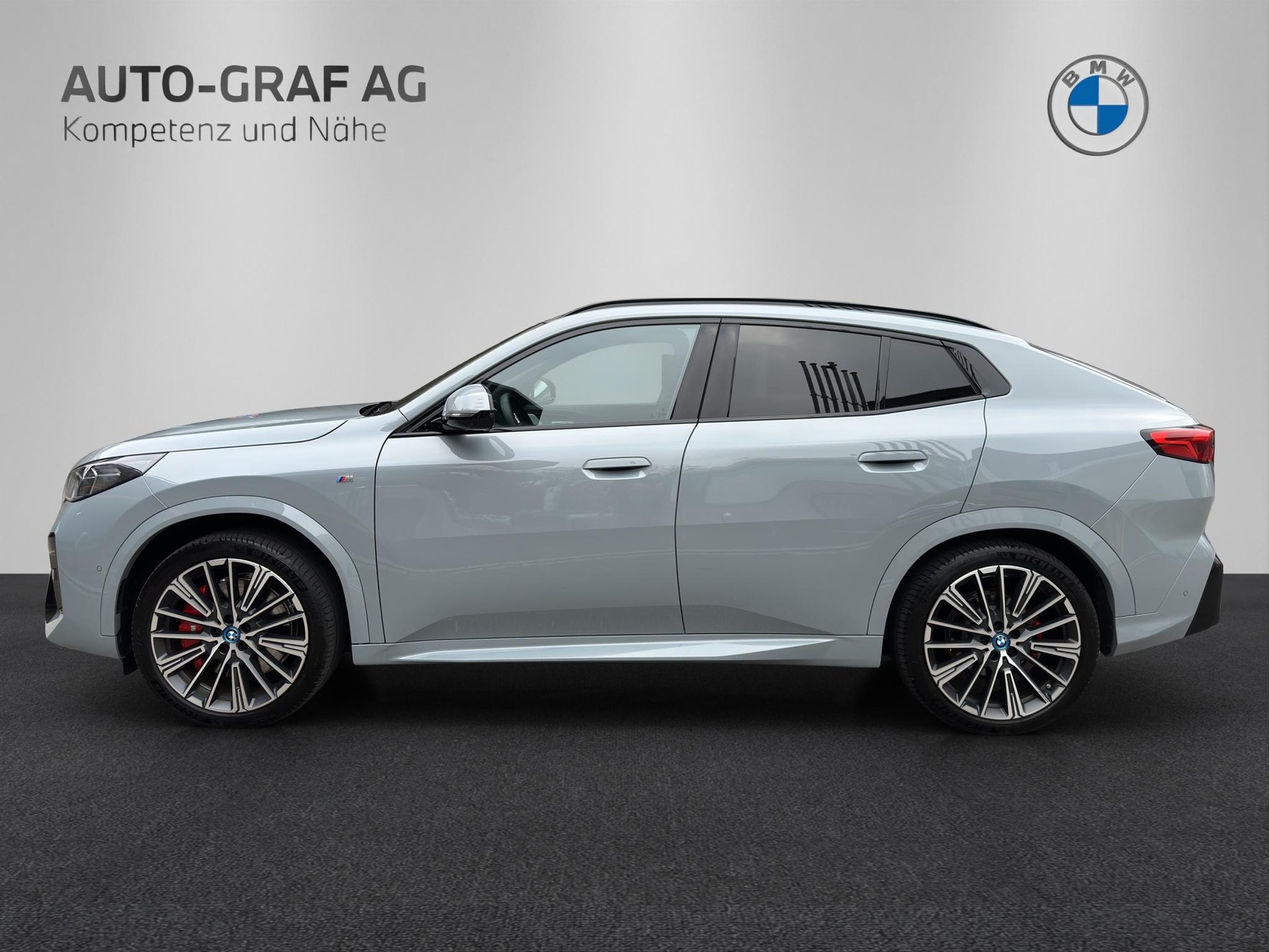 BMW iX2 xDrive 30 M Sport Pro-image-1