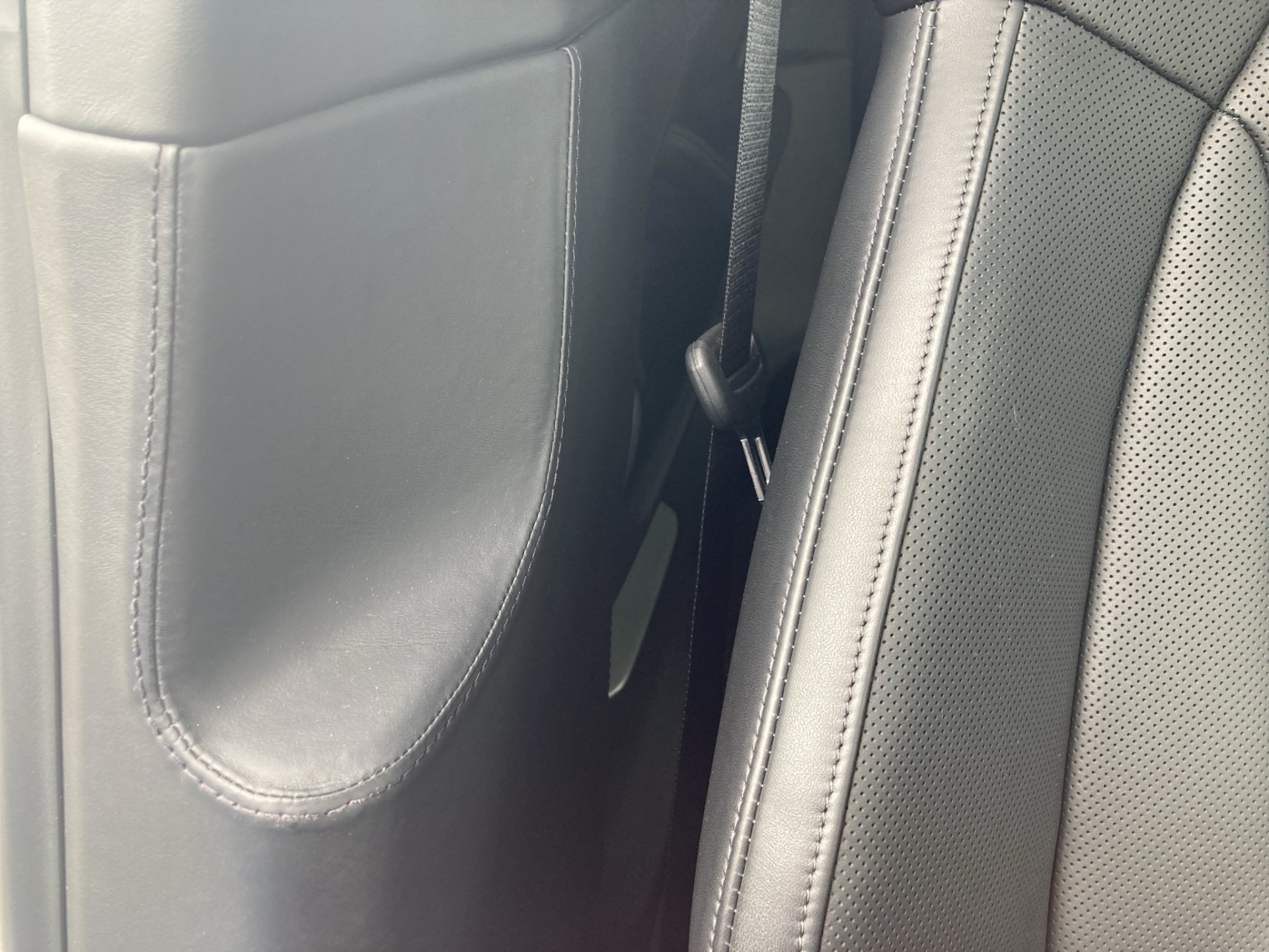 PORSCHE Taycan 4S Cross Turismo-image-18