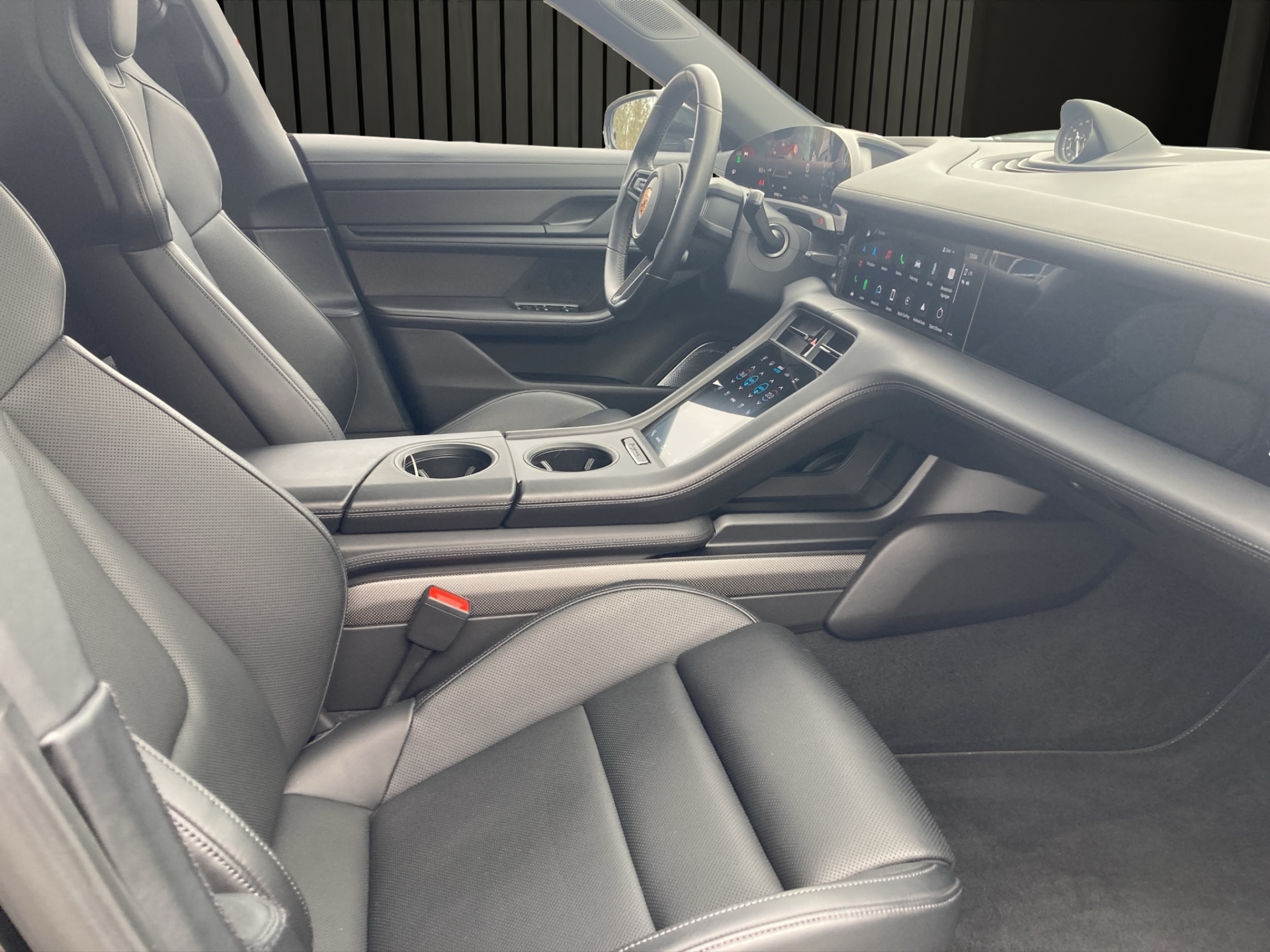 PORSCHE Taycan 4S Cross Turismo-image-12