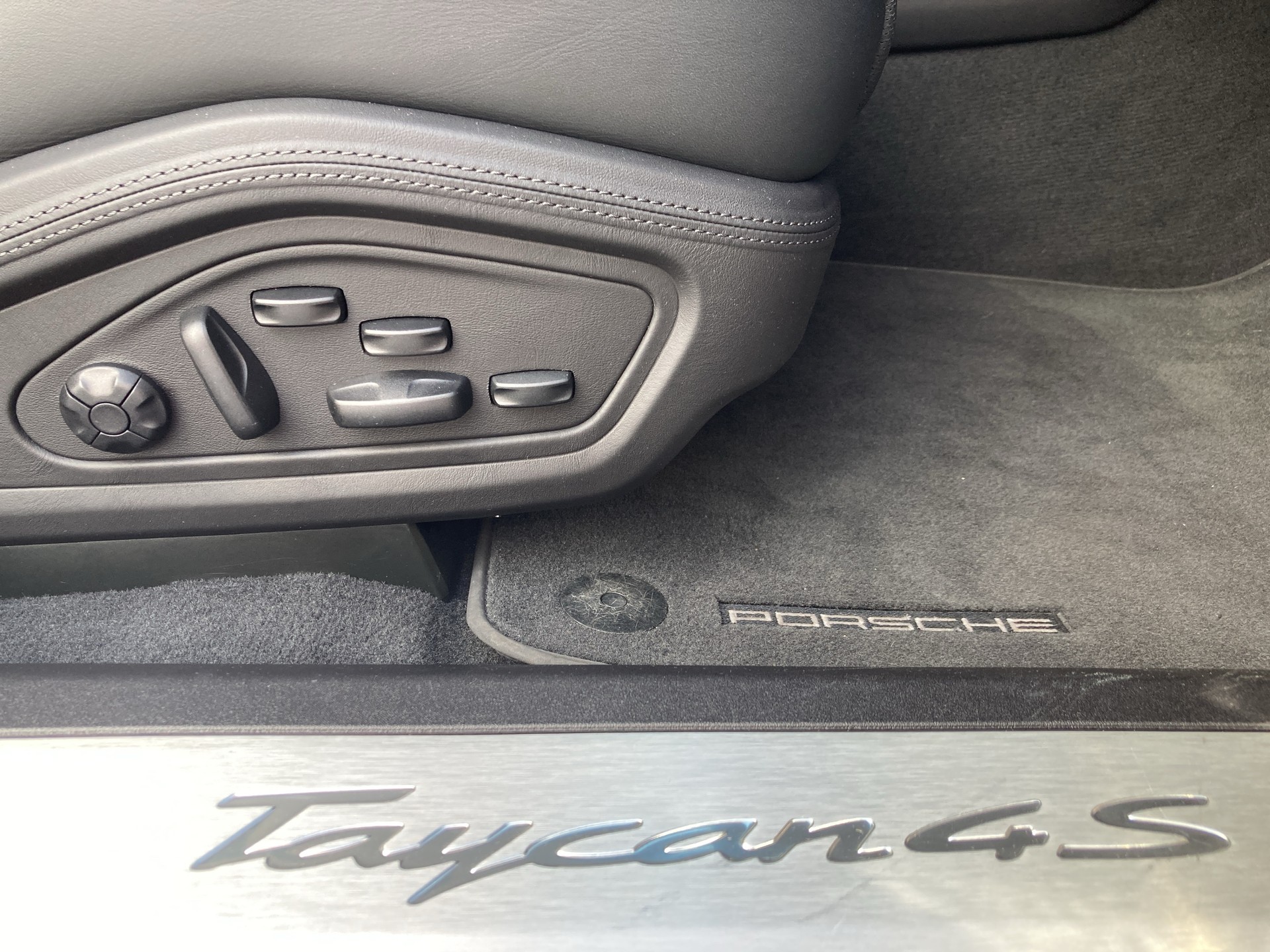 PORSCHE Taycan 4S Cross Turismo-image-31