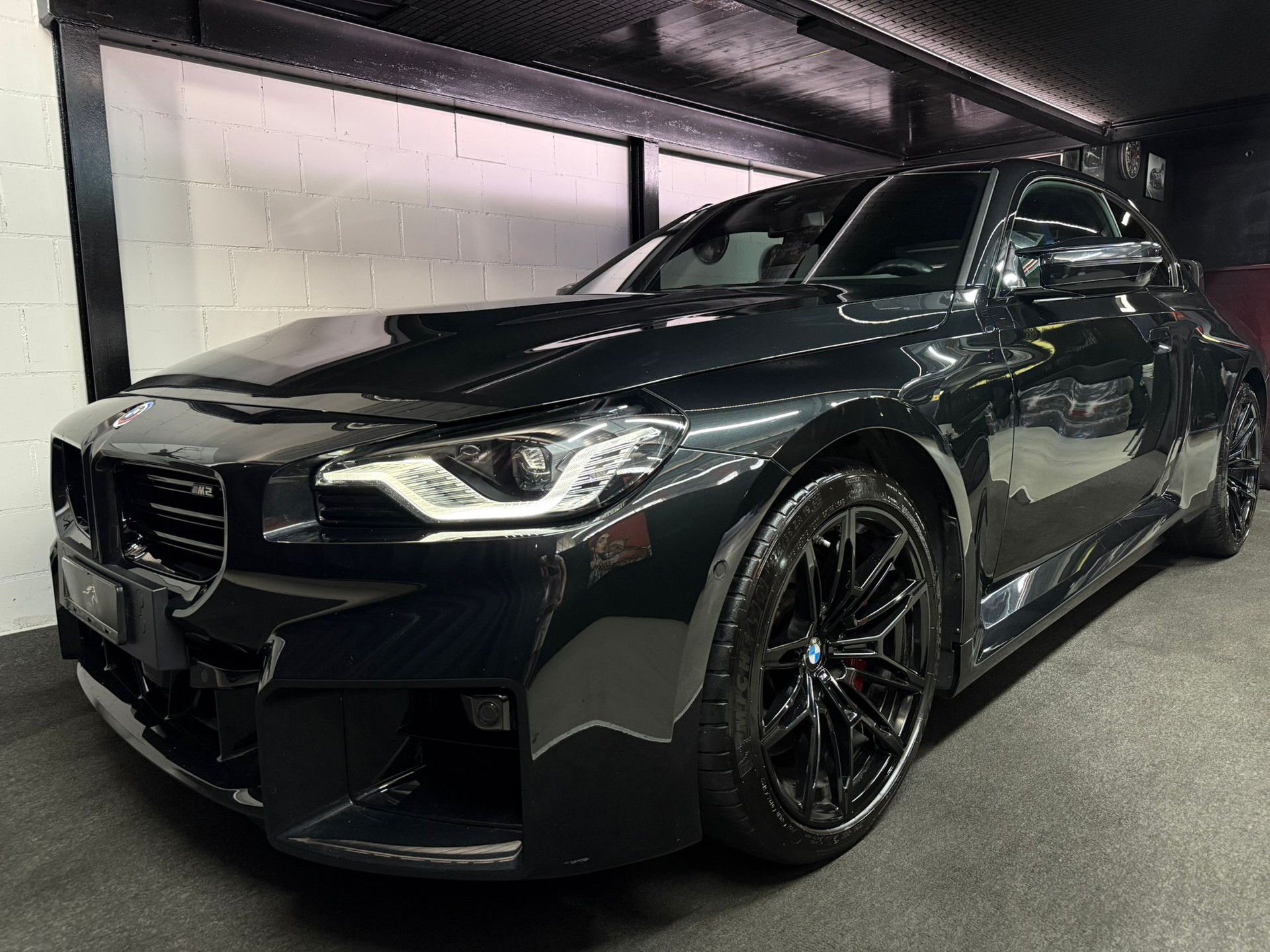 BMW M2 Steptronic / ALL BLACK / Ch Fahrzeug / Gratis Service 10 Jahre-image-19