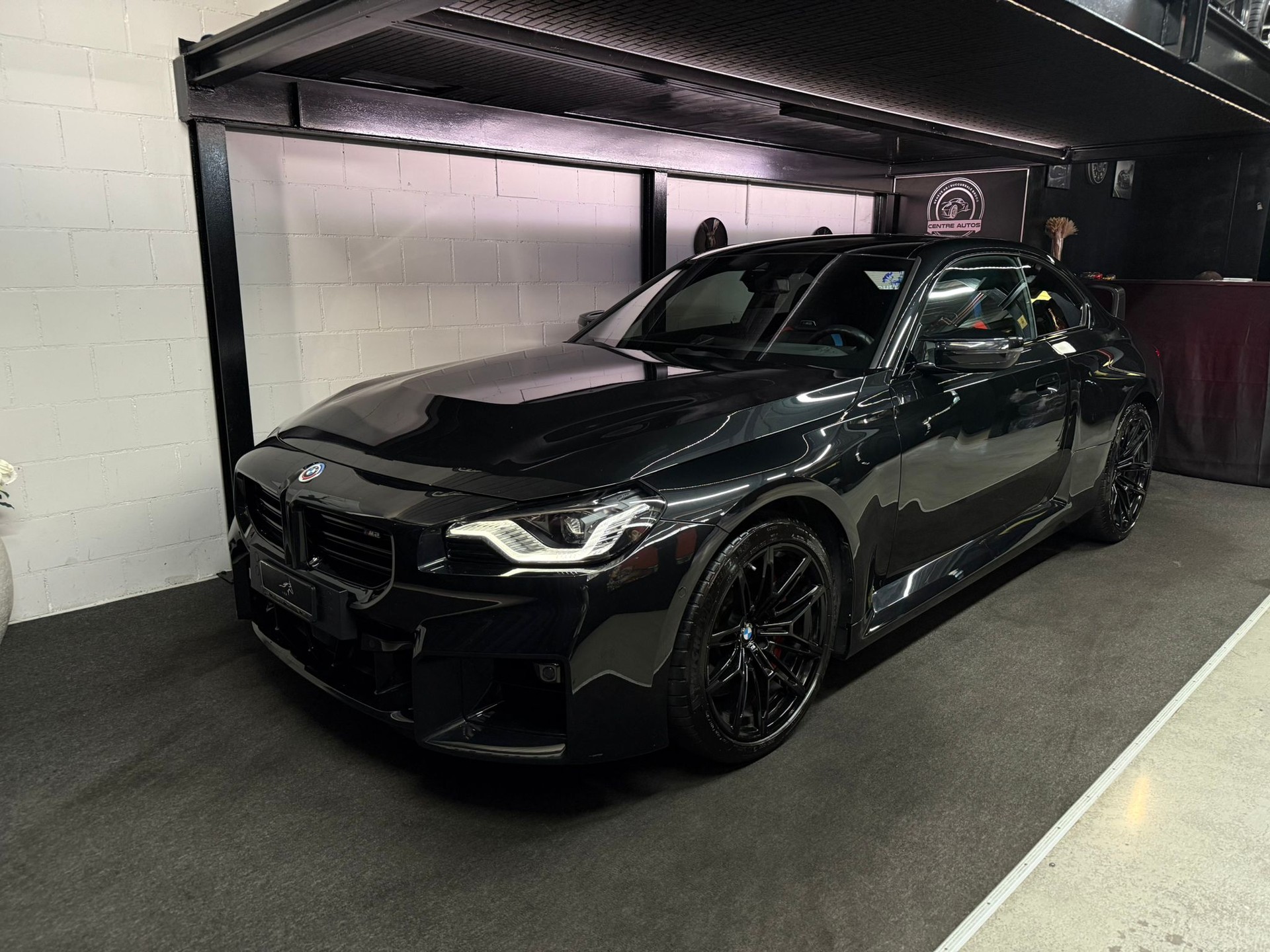 BMW M2 Steptronic / ALL BLACK / Ch Fahrzeug / Gratis Service 10 Jahre-showroom-element-2