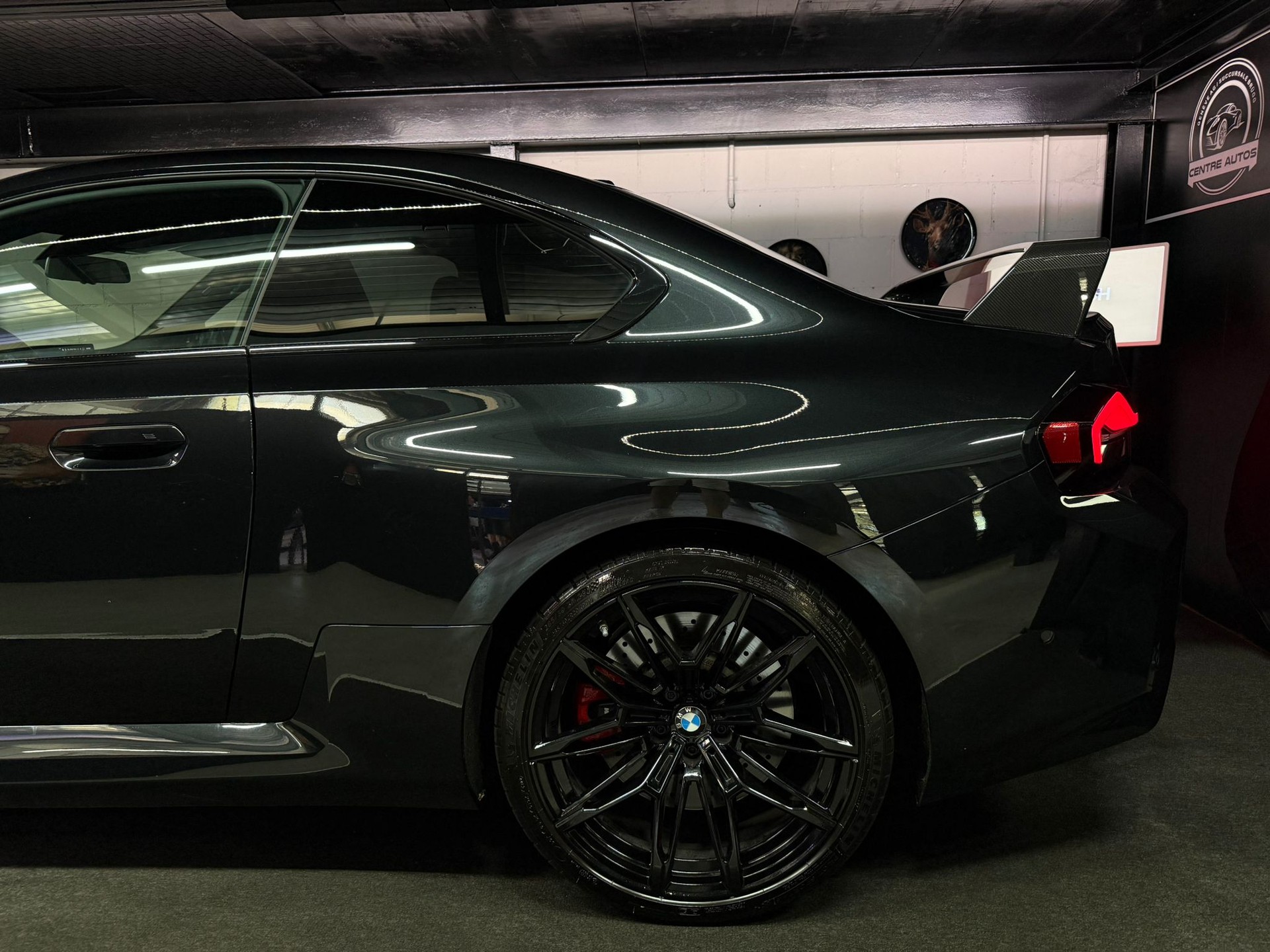 BMW M2 Steptronic / ALL BLACK / Ch Fahrzeug / Gratis Service 10 Jahre-image-8