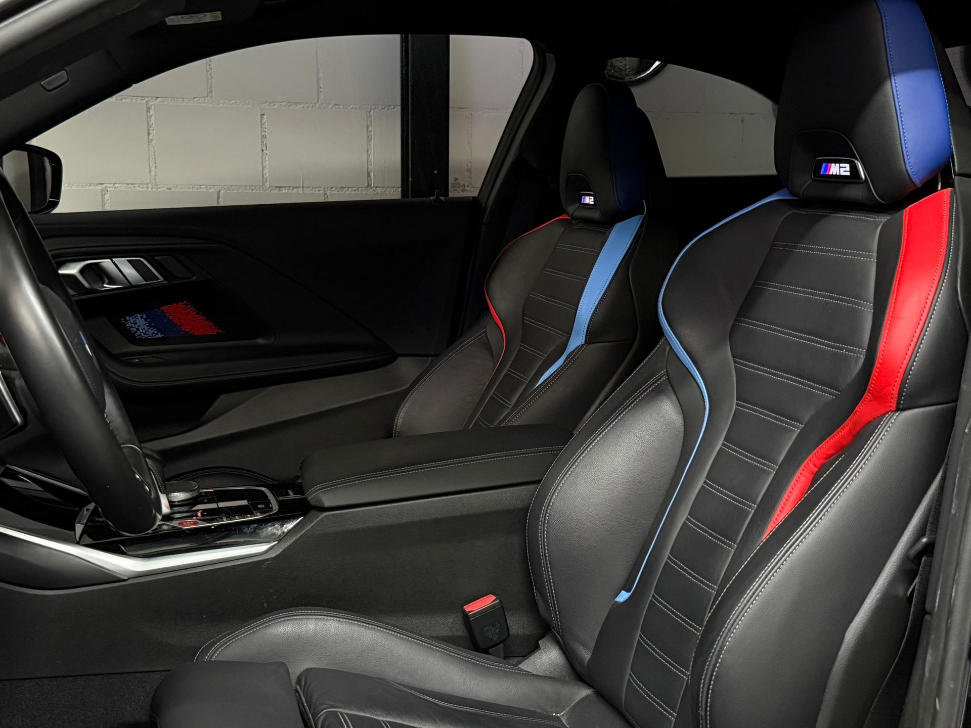 BMW M2 Steptronic / ALL BLACK / Ch Fahrzeug / Gratis Service 10 Jahre-image-12