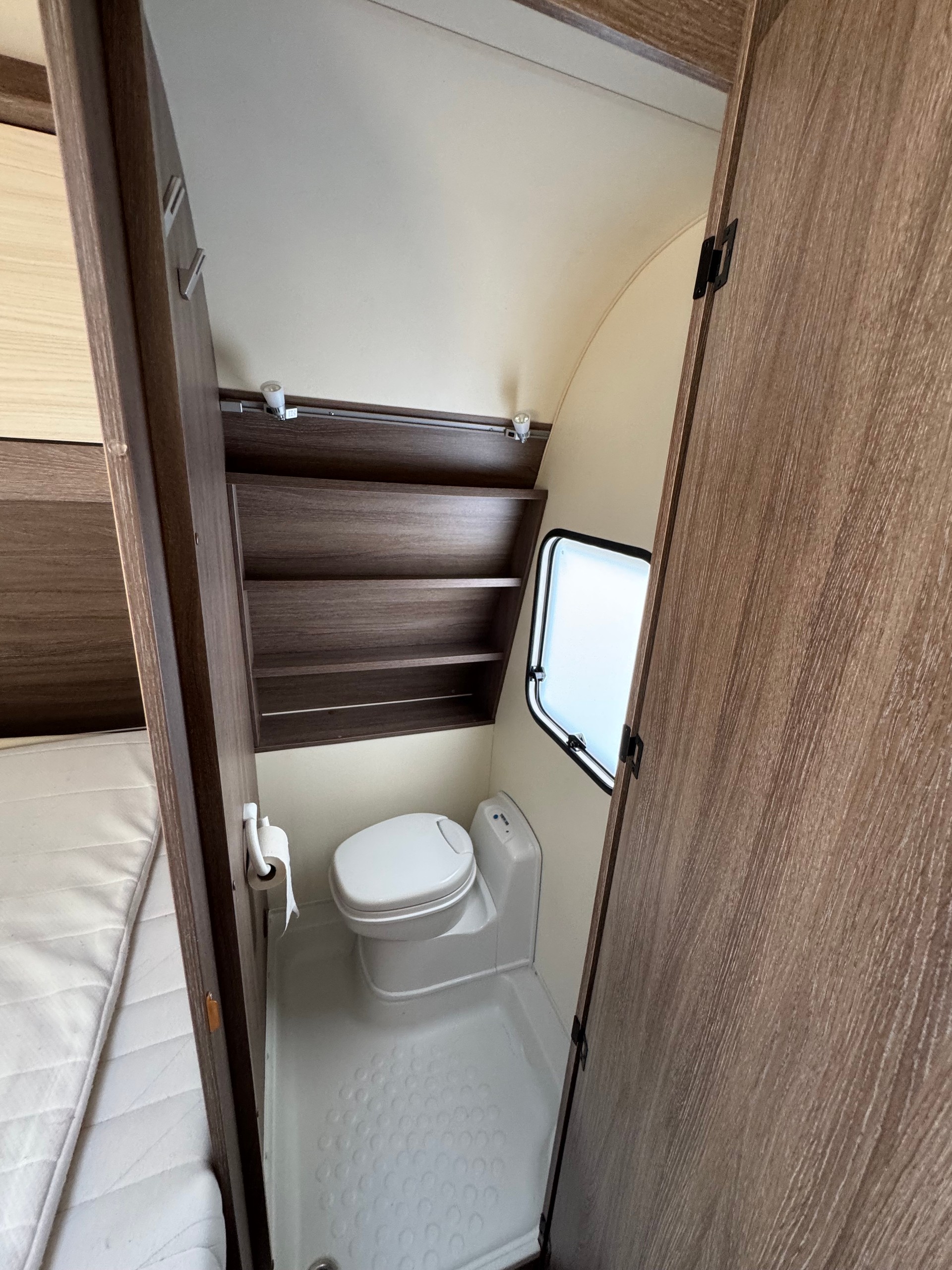 BÜRSTNER Premio 520 TK - Kajüte Stockbett - Garage- Vorzelt-image-15