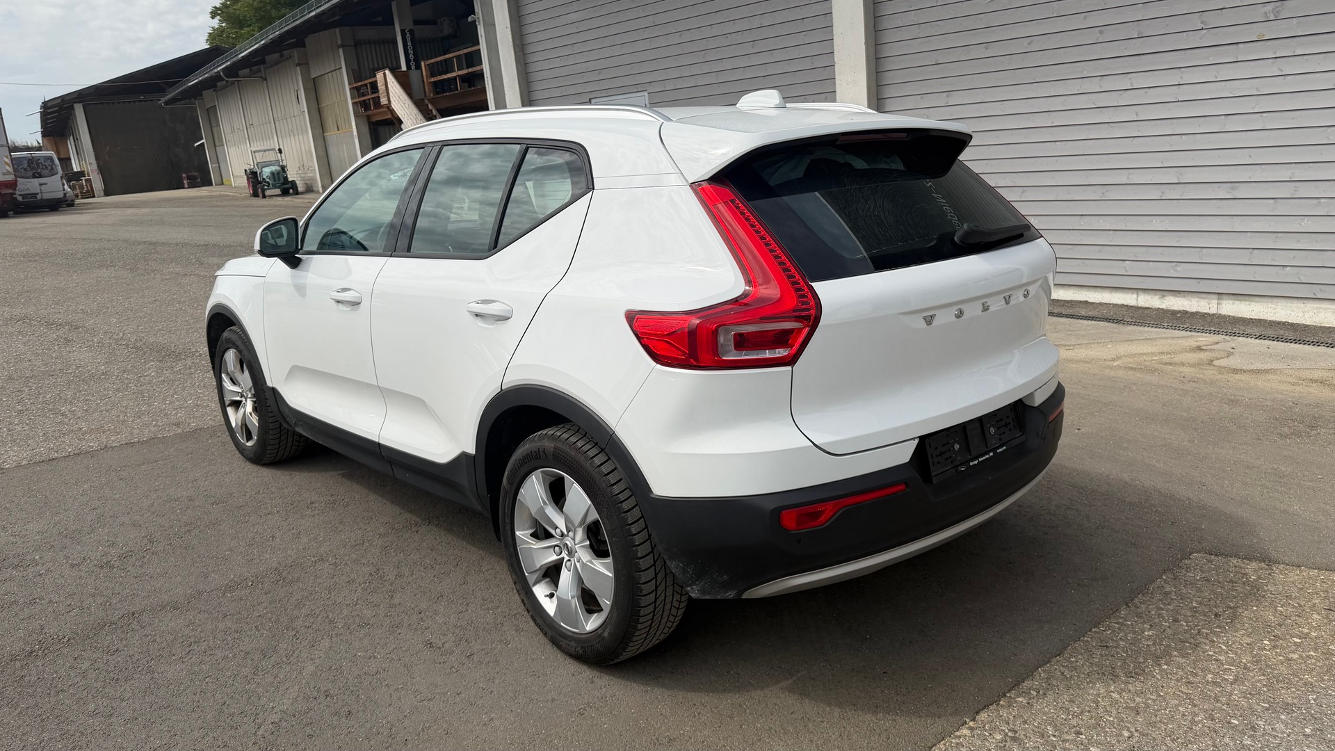VOLVO XC40 D3 AWD Momentum Geartronic-image-5