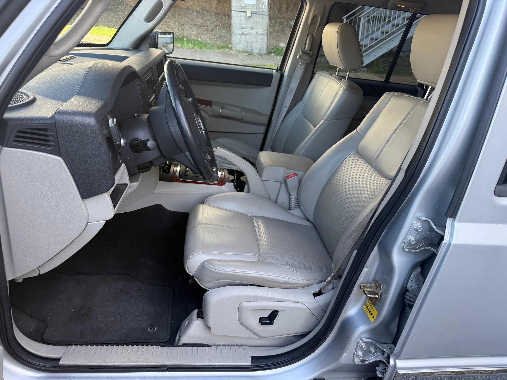 JEEP Commander 5.7 HEMI Limited Automatic-image-6