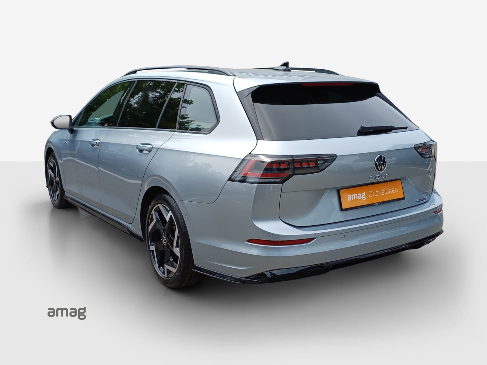 VW Golf Variant 2.0 TSI R-Line DSG 4 Motion-image-2