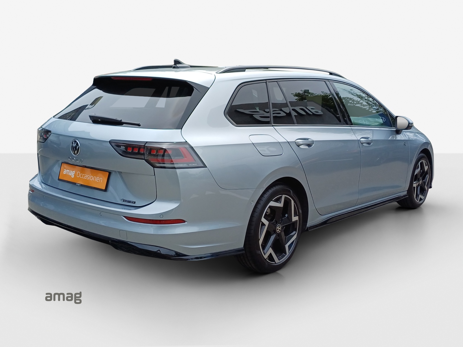 VW Golf Variant 2.0 TSI R-Line DSG 4 Motion-image-4