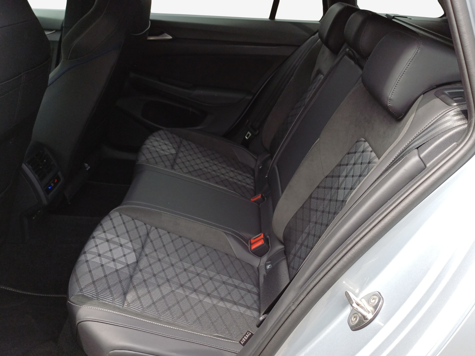 VW Golf Variant 2.0 TSI R-Line DSG 4 Motion-image-11