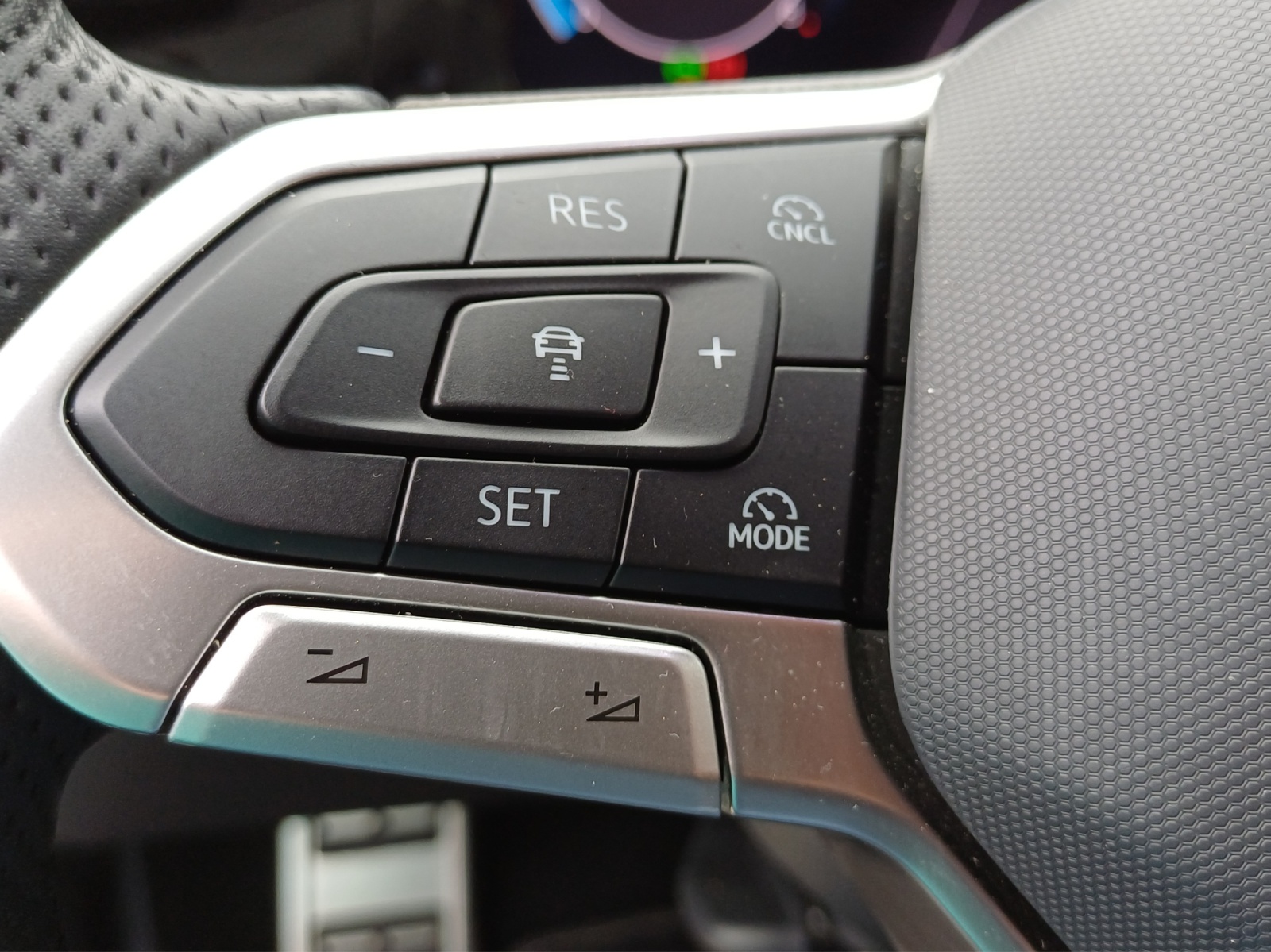 VW Golf Variant 2.0 TSI R-Line DSG 4 Motion-image-13