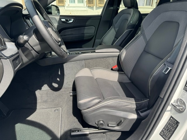 VOLVO XC60 2.0 B5 MH Black Edition AWD-image-8
