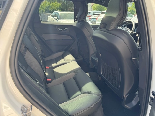 VOLVO XC60 2.0 B5 MH Black Edition AWD-image-12