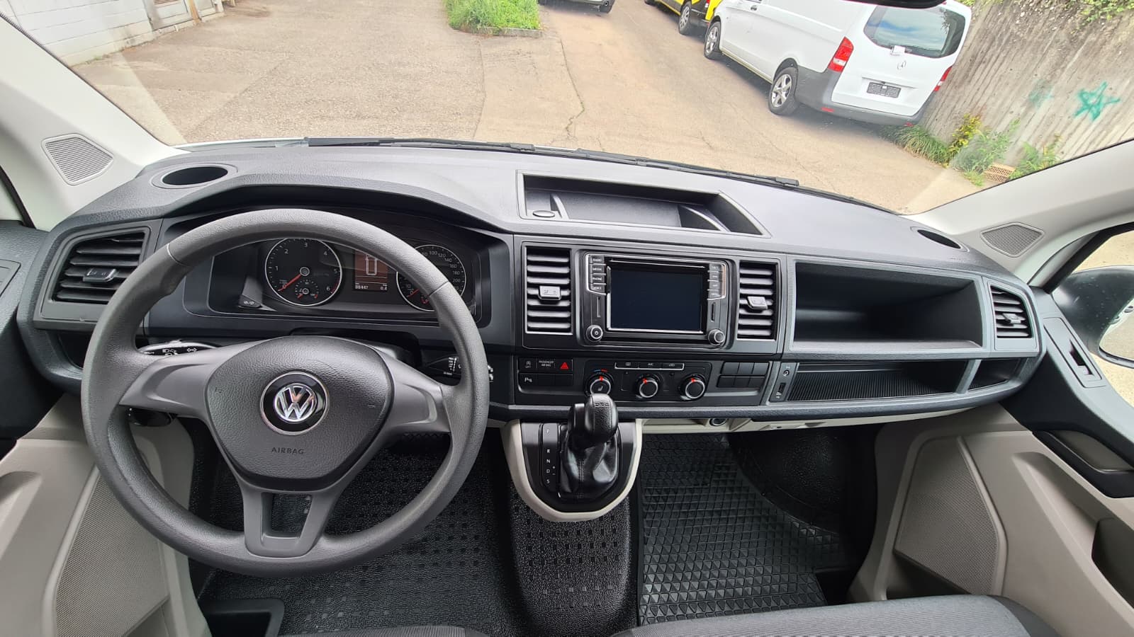 VW T6.1 2.0 TDI DSG ** 3-Plätzer ** Gr-Navi ** RF-Kamera ** PDC V+H ** Sitzheizung ** Frisch Ab MFK & Service **-image-15