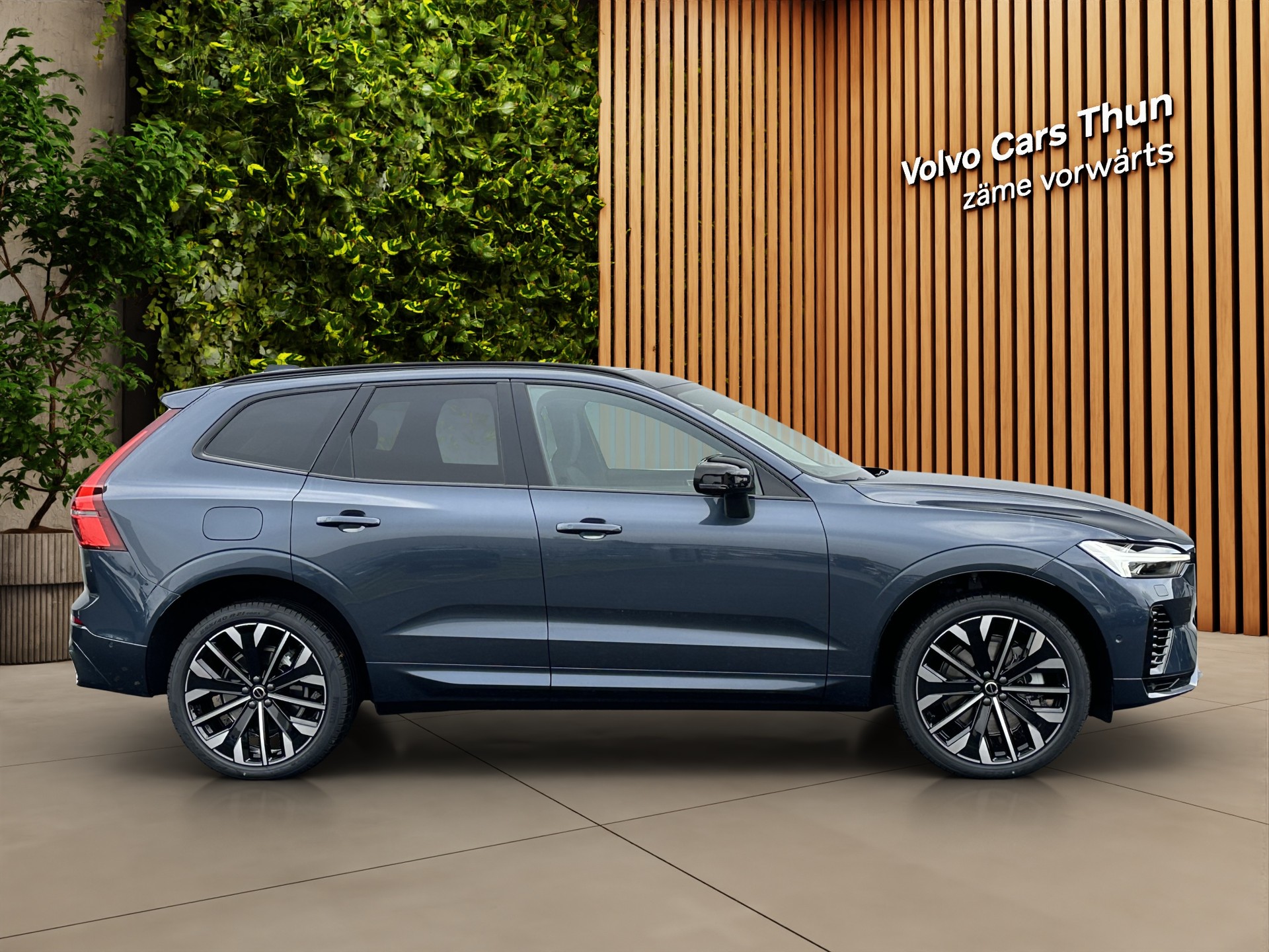VOLVO XC60 2.0 T8 TE Ultra Dark eAWD-showroom-element-3