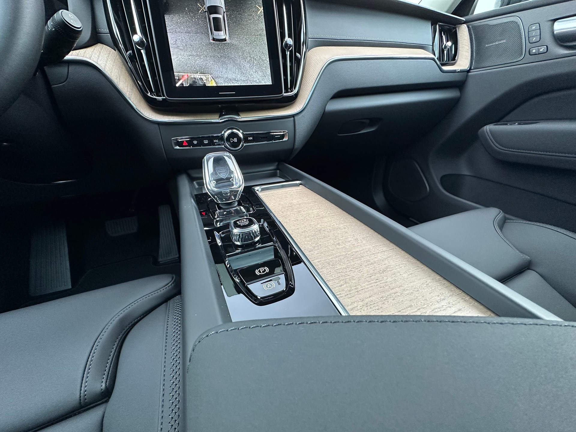 VOLVO XC60 2.0 T8 TE Ultra Dark eAWD-image-10