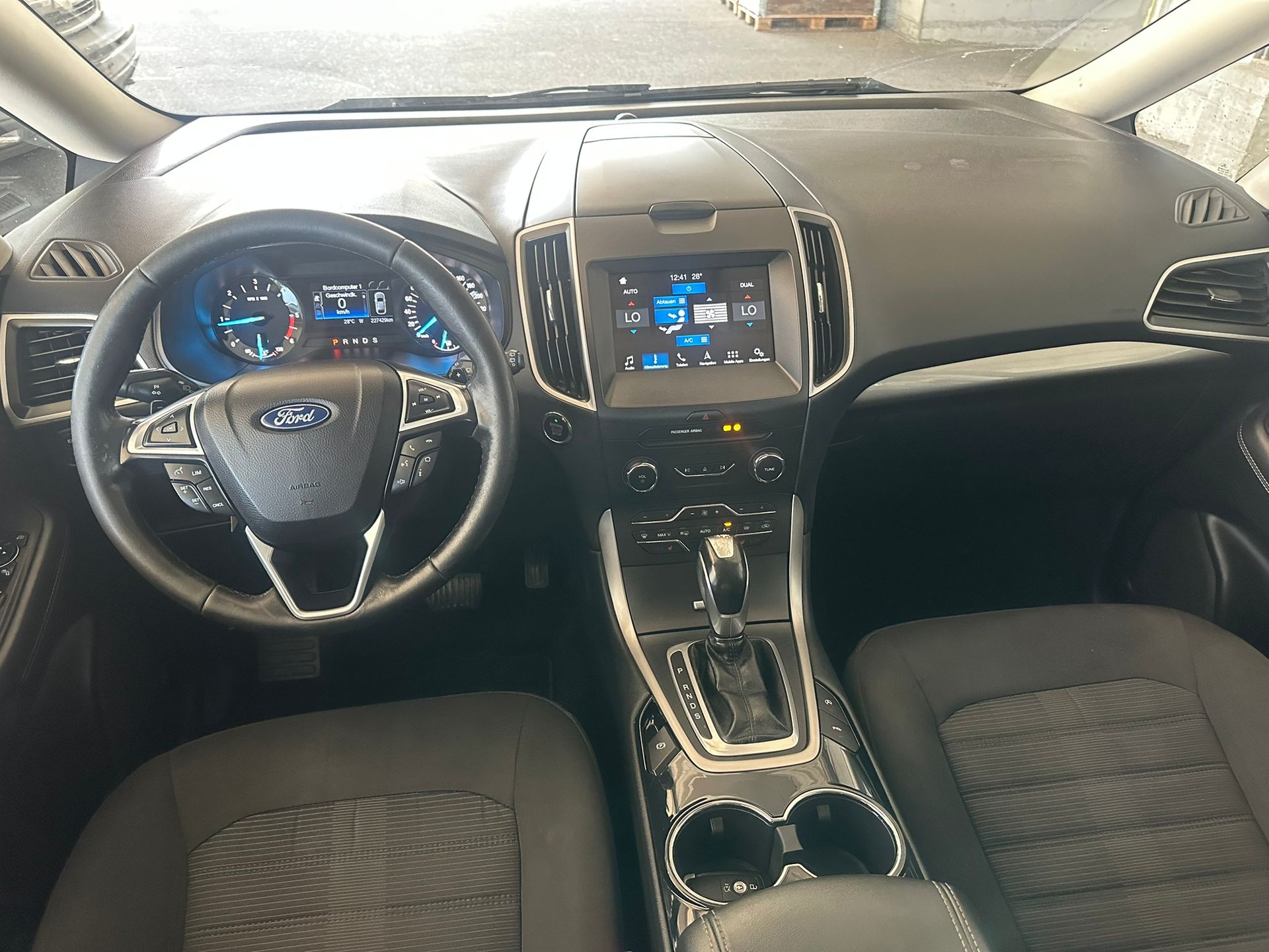 FORD Galaxy 2.0 TDCi Titanium AWD PowerShift-image-8