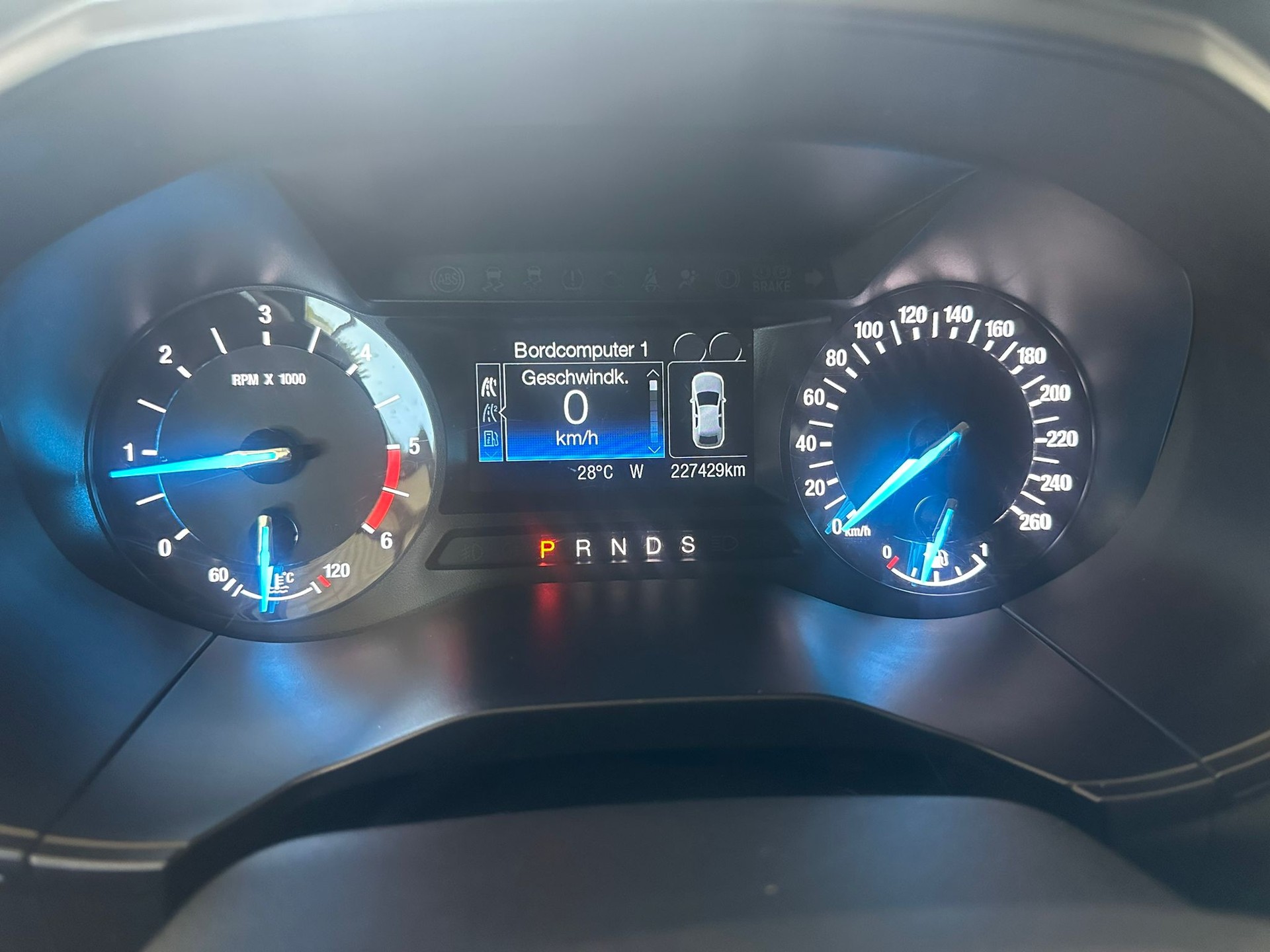FORD Galaxy 2.0 TDCi Titanium AWD PowerShift-image-9
