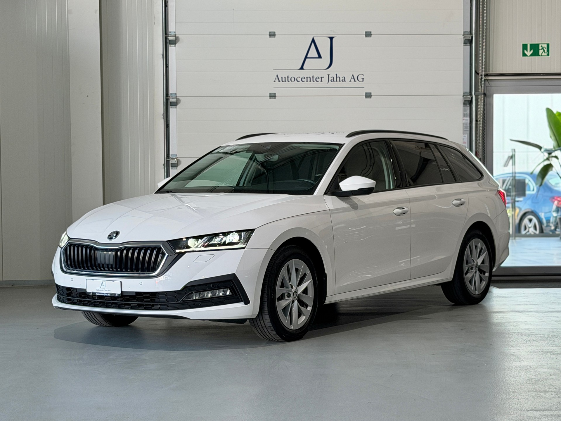 SKODA Octavia Combi 2.0 TDI DSG Ambition 4x4 (CH) AHK 2000KG-showroom-element-2