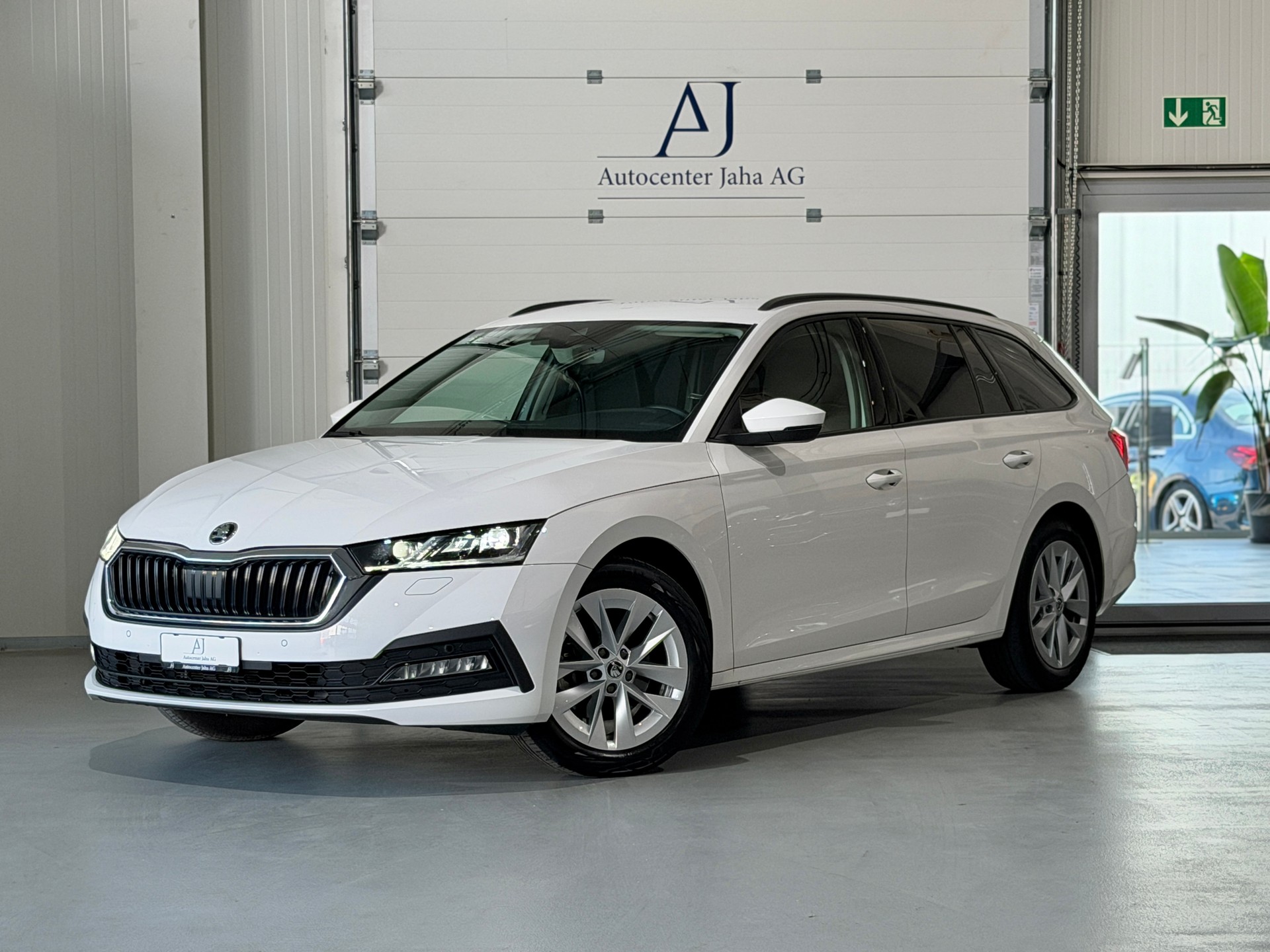 SKODA Octavia Combi 2.0 TDI DSG Ambition 4x4 (CH) AHK 2000KG