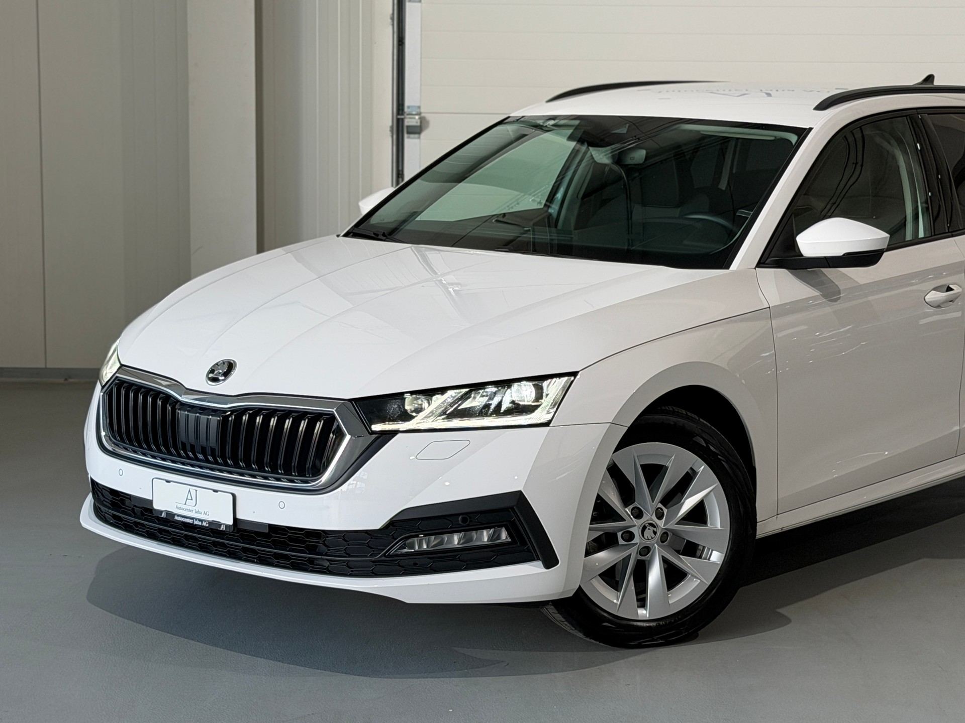 SKODA Octavia Combi 2.0 TDI DSG Ambition 4x4 (CH) AHK 2000KG-showroom-element-1