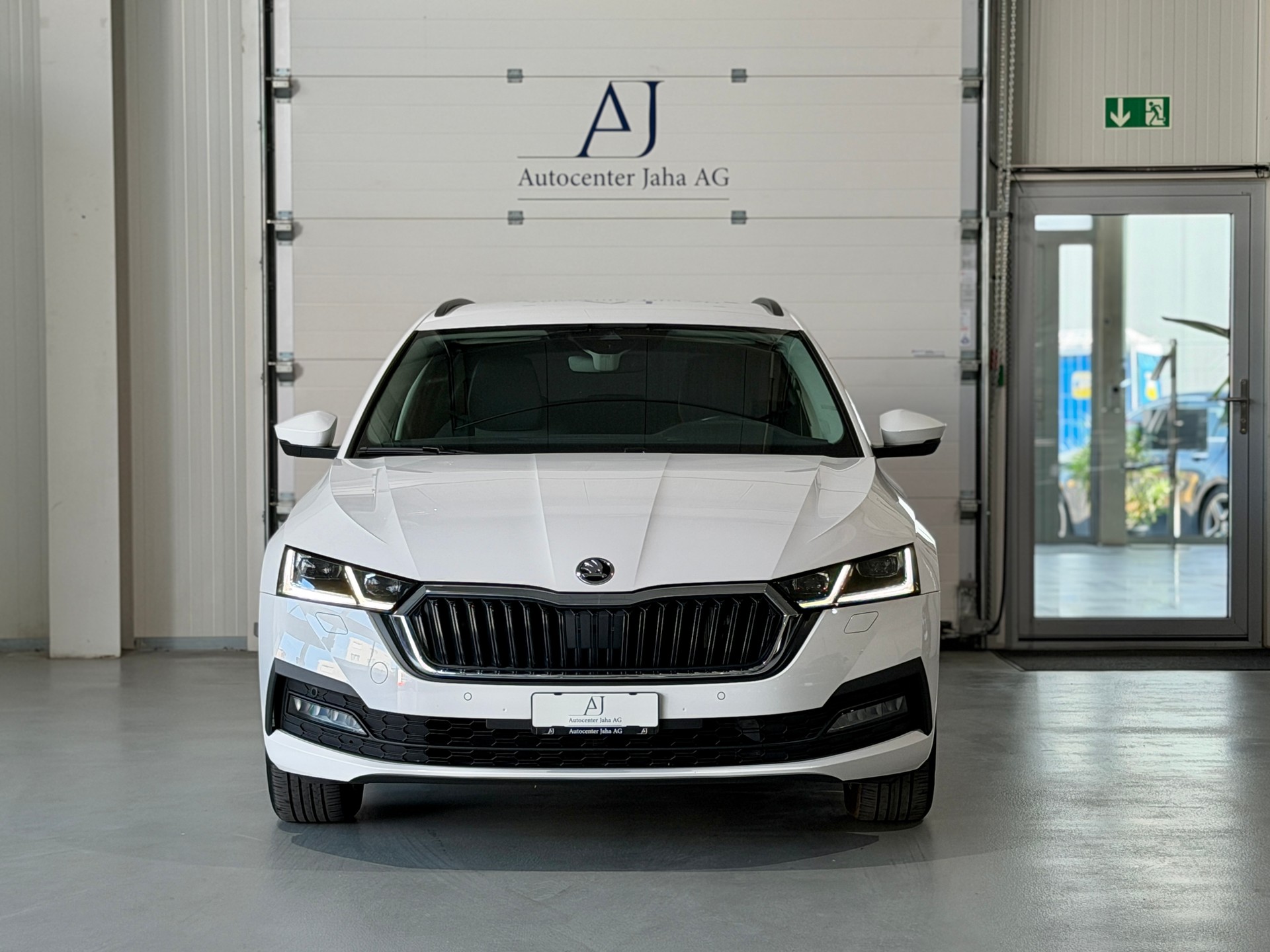 SKODA Octavia Combi 2.0 TDI DSG Ambition 4x4 (CH) AHK 2000KG-showroom-element-3