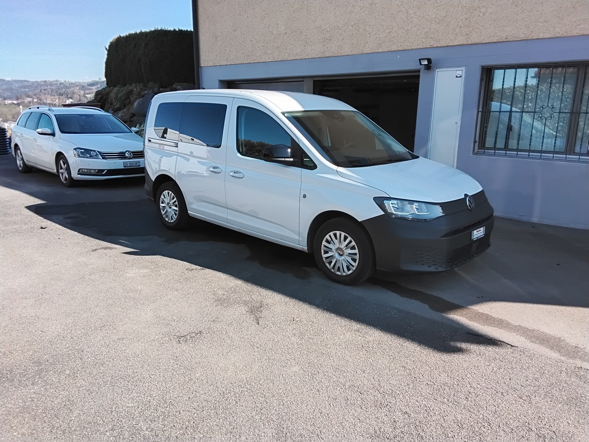 VW Caddy 2.0 TDI-image-1