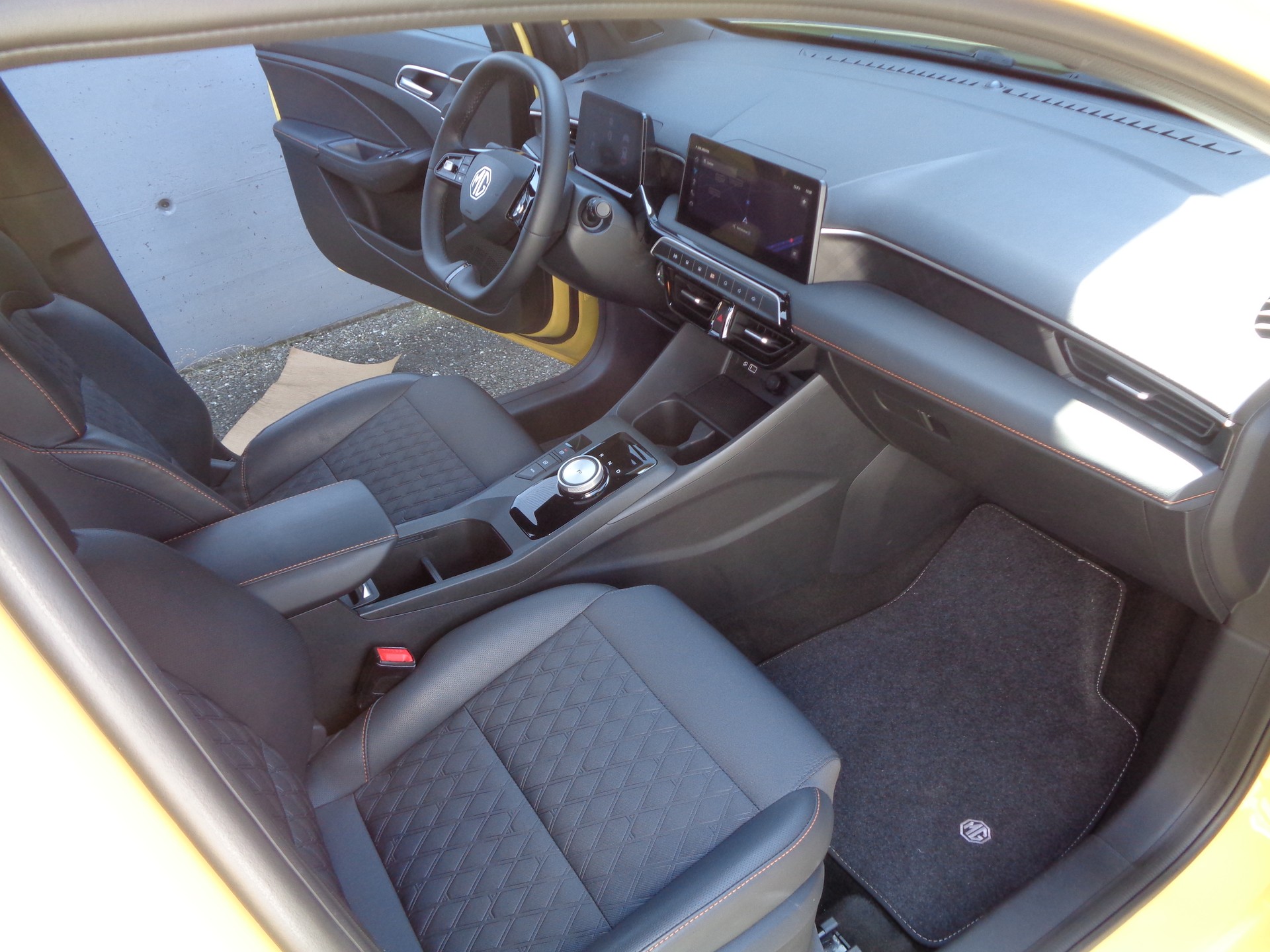 MG 3 1.5 Hybrid Luxury Aut.-image-11
